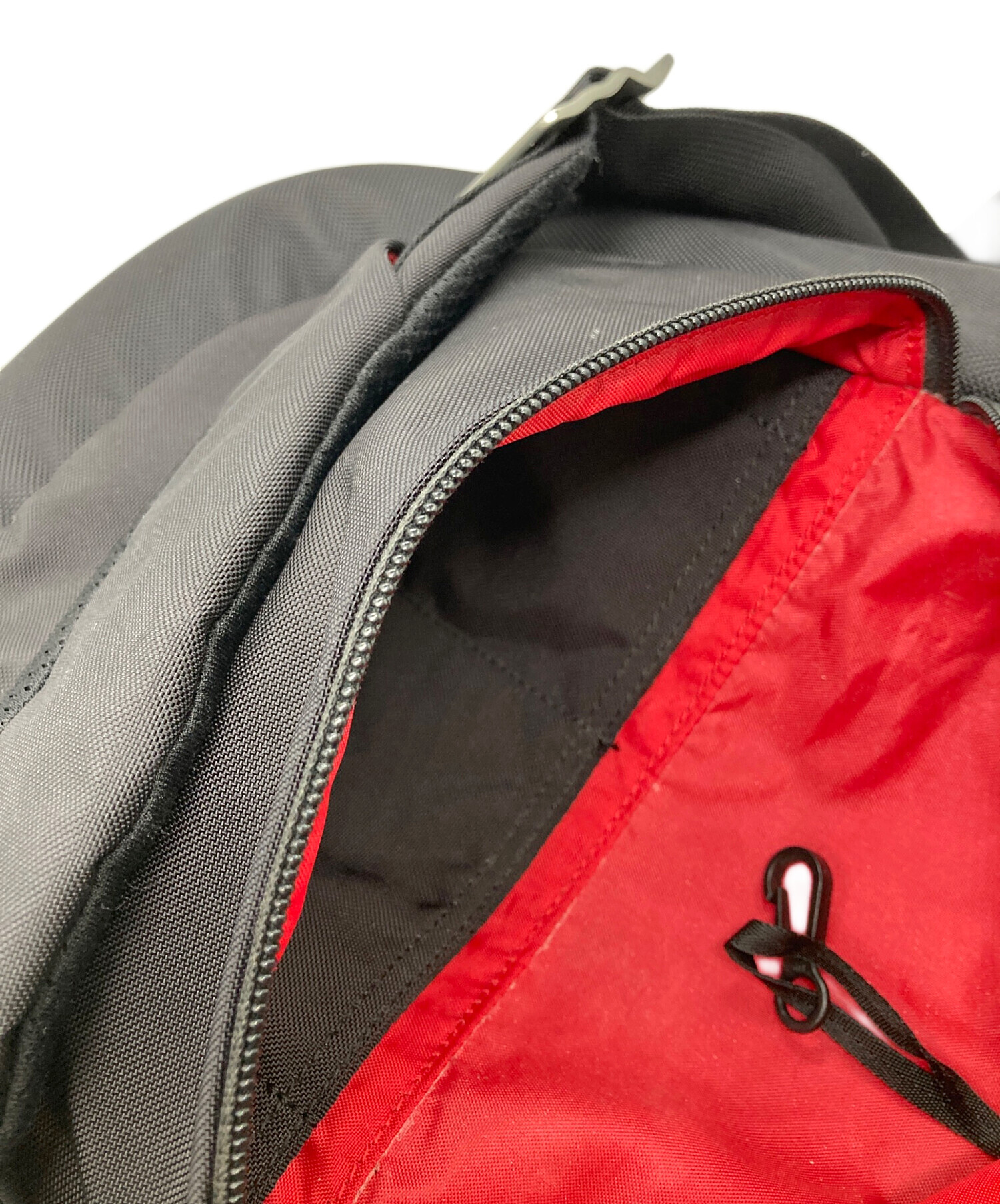 【廃盤】Arc'teryx ミストラル8 ブラック ×レッド 中古・古着通販】ARC'TERYX (アークテリクス) MISTRAL 8 ブラック