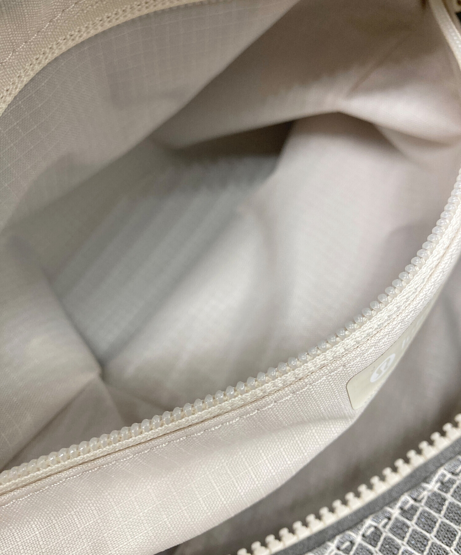 中古・古着通販】LULULEMON (ルルレモン) ボディバッグ グレー