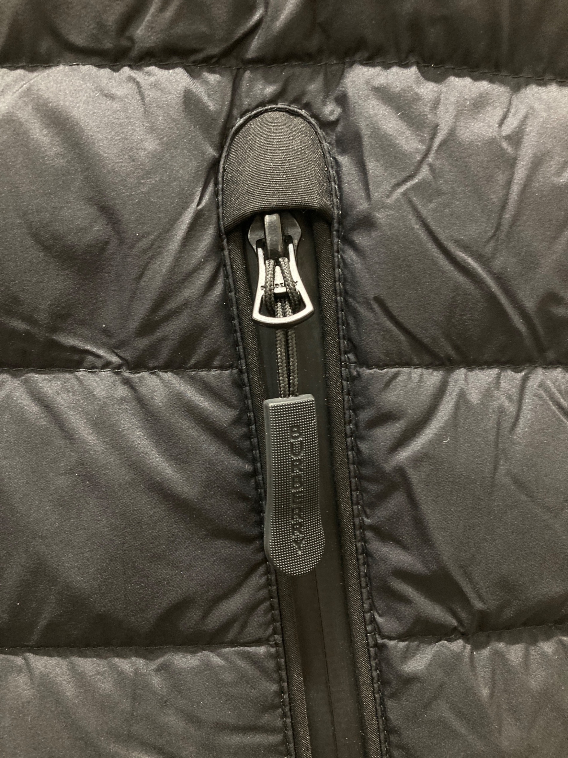 ※らき※正規品/BURBERRY/バーバリー/ダウンベスト/美品ふ 中古・古着通販】BURBERRY (バーバリー) ダウンベスト ブラック サイズ