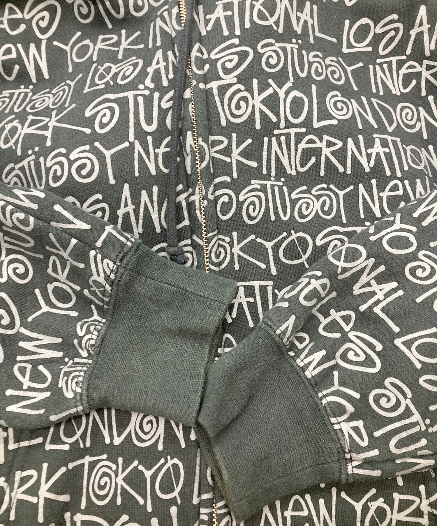 中古・古着通販】stussy (ステューシー) 総柄ロゴジップパーカー 