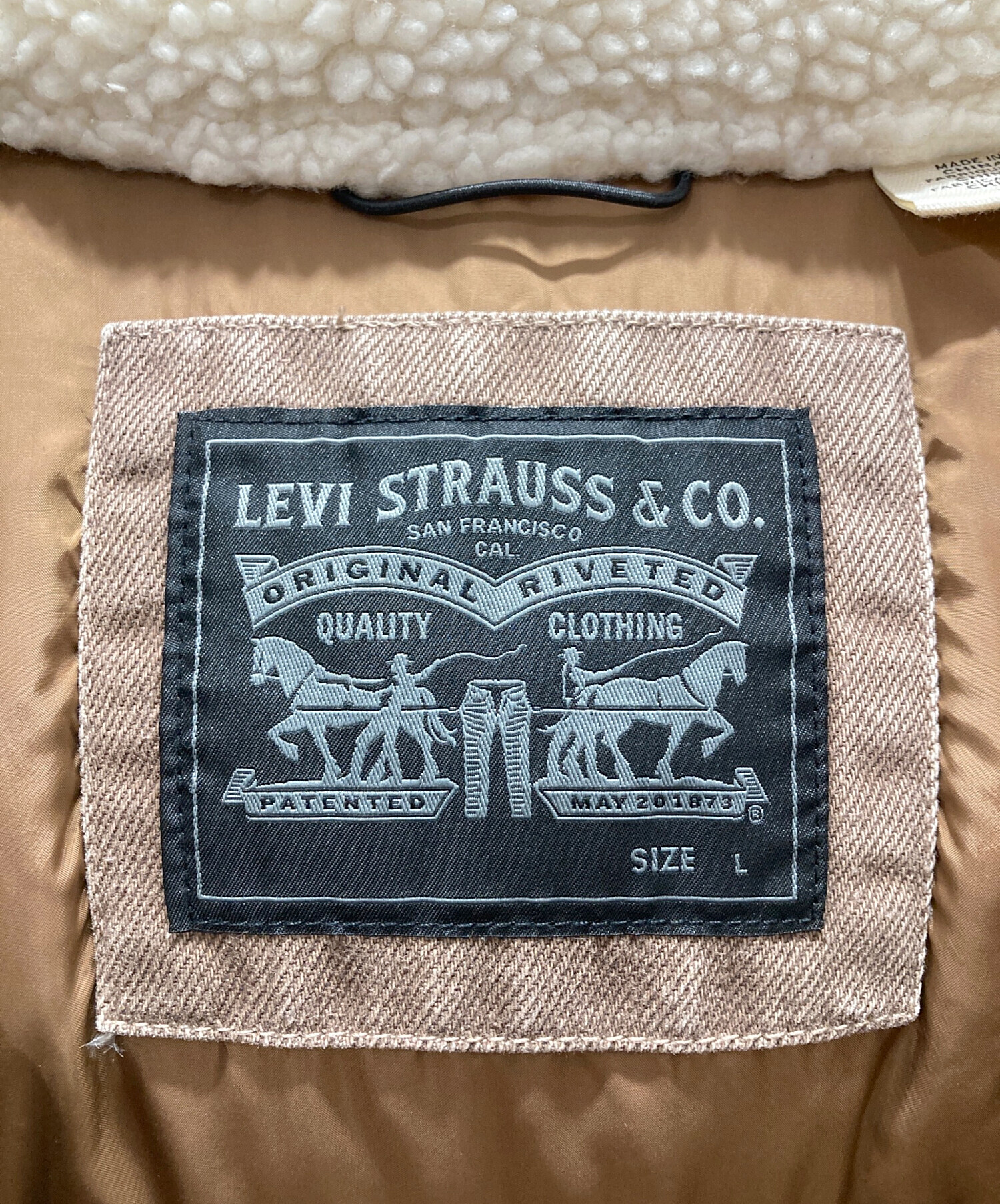 中古・古着通販】LEVI'S (リーバイス) ダウンジャケット ブラウン
