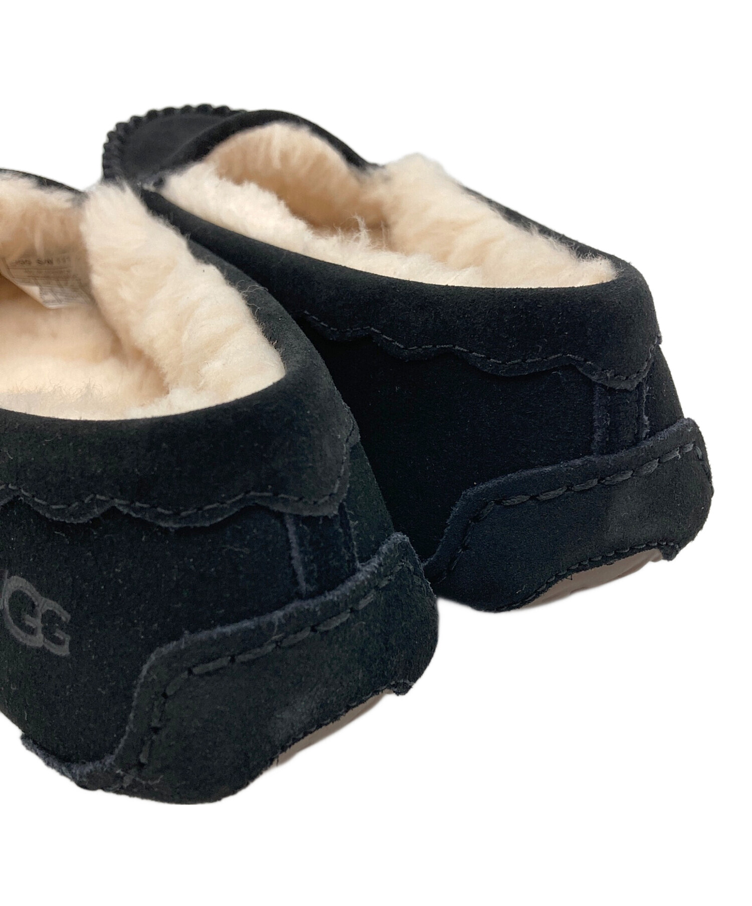 中古・古着通販】UGG (アグ) SCALLOPED MOC ブラック サイズ:24