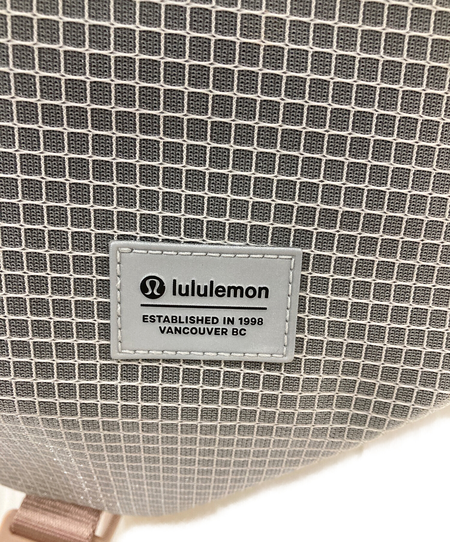 中古・古着通販】LULULEMON (ルルレモン) ボディバッグ グレー