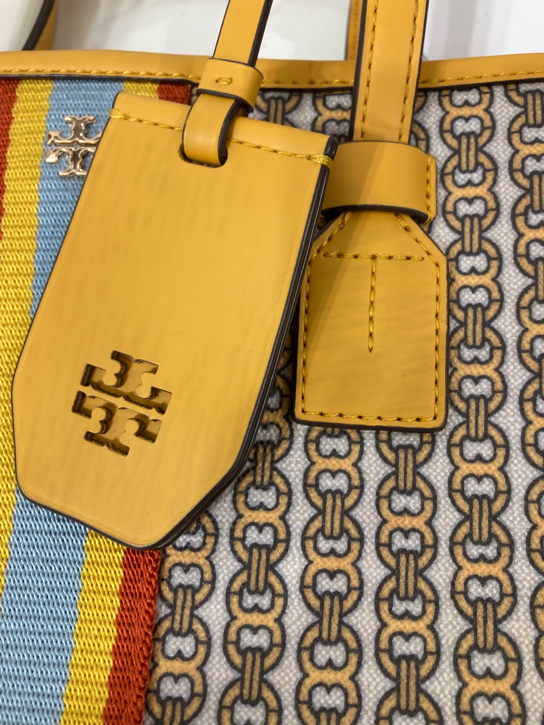 i*o様 トリバーチイエロートートバッグ美品 中古・古着通販】TORY BURCH (トリーバーチ) マックグローキャリー