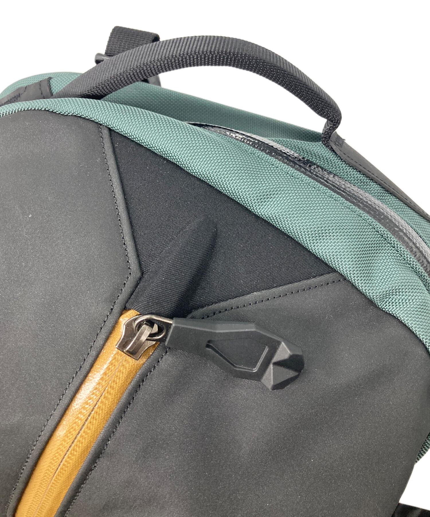 Arcteryx Arro 22 グリーン Khasi バックパック Arcteryx Arro 22 グリーン Khasi バックパック 【公式通販】