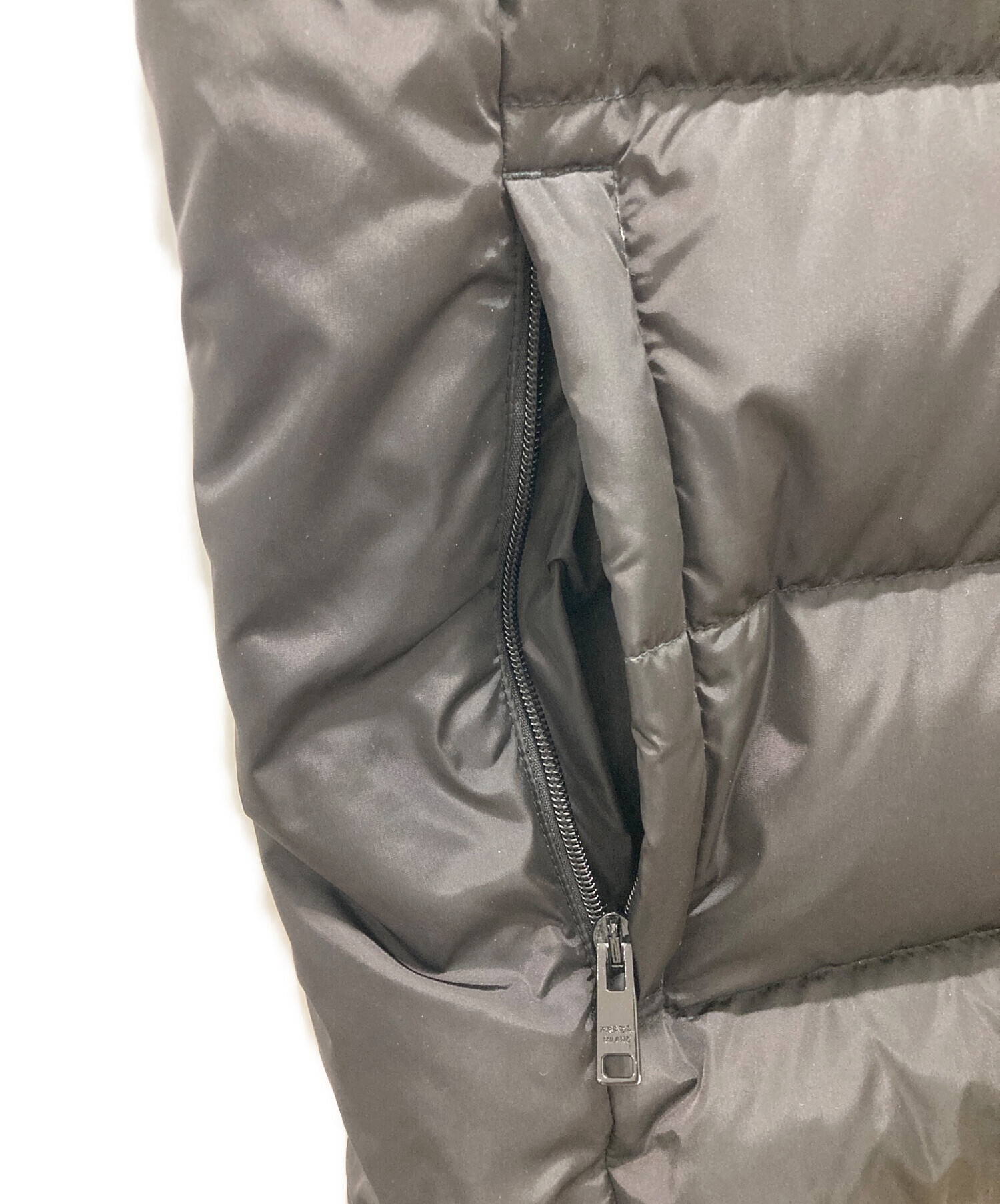 中古・古着通販】PRADA (プラダ) トライアングルロゴダウンベスト