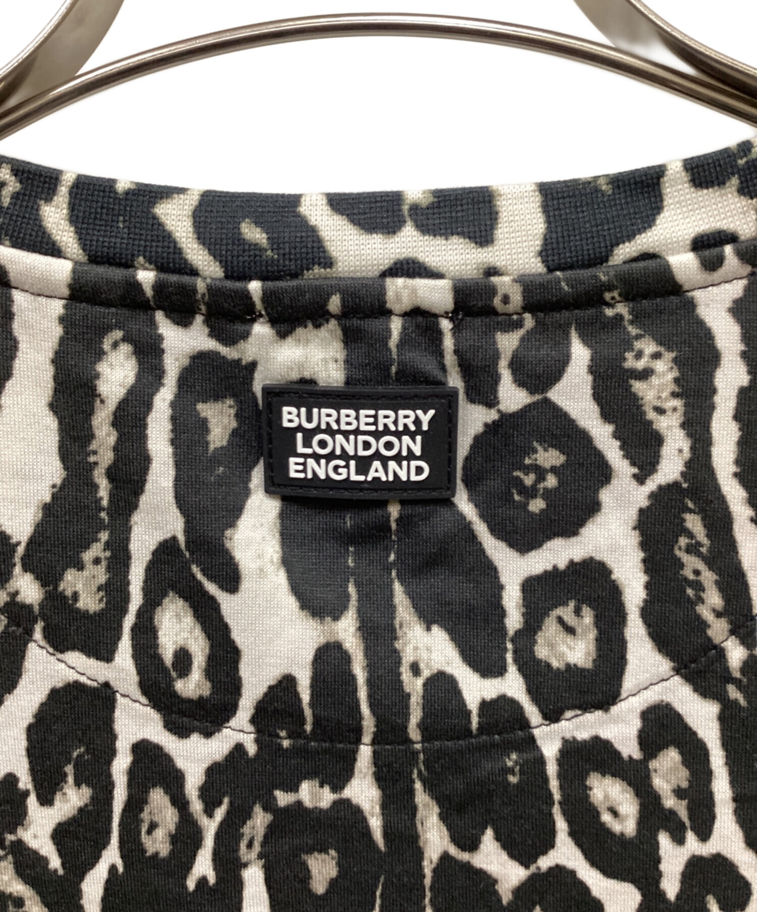 中古・古着通販】BURBERRY (バーバリー) レオパード柄Tシャツ ブラック 