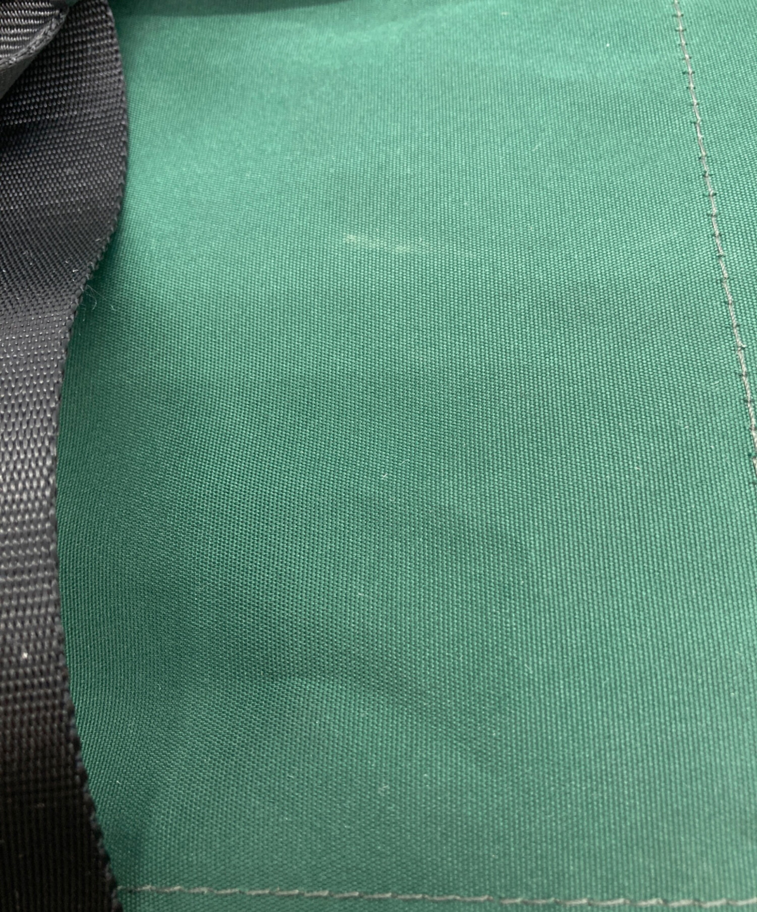 美品✨アミアカルヴァ メッセンジャーバッグ ARTIFICIAL FIBER 緑 中古・古着通販】amiacalva (アミアカルヴァ) メッセンジャーバッグ