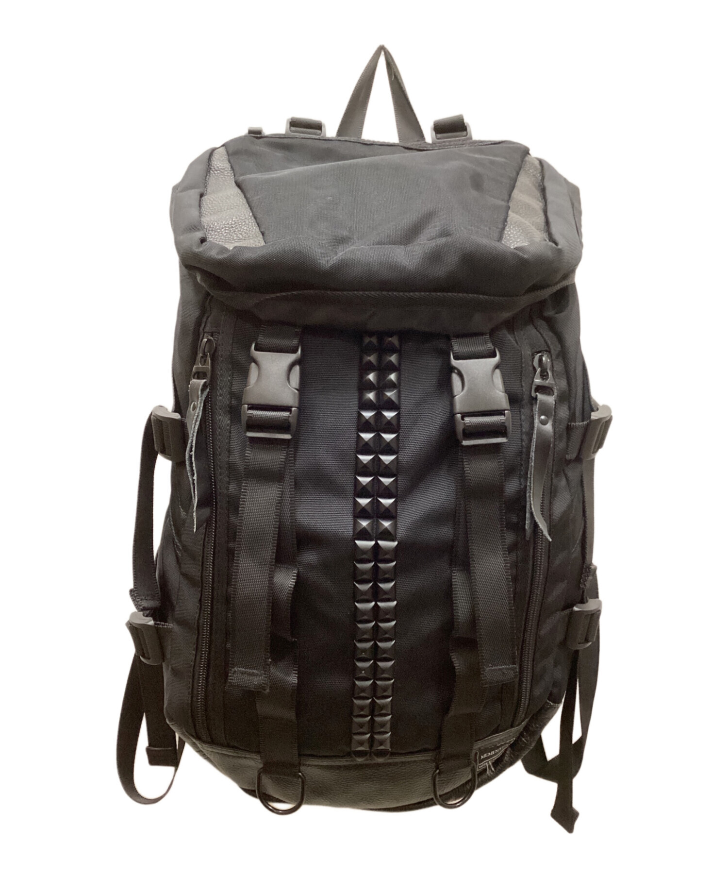 【美品】MEMENTISM メメントイズム　バックパック　リュック　ブラック　黒 中古・古着通販】mementism (メメンティズム) センタースタッズバック