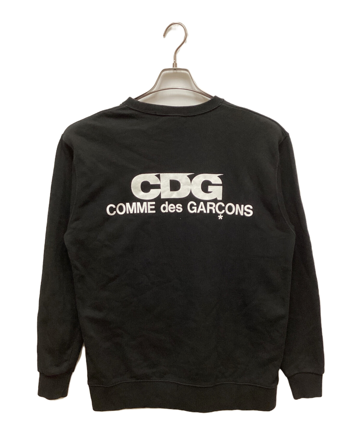 CDG バックロゴプリントブラック スウェット 中古・古着通販】CDG (シーディージー) バックロゴプリントスウェット