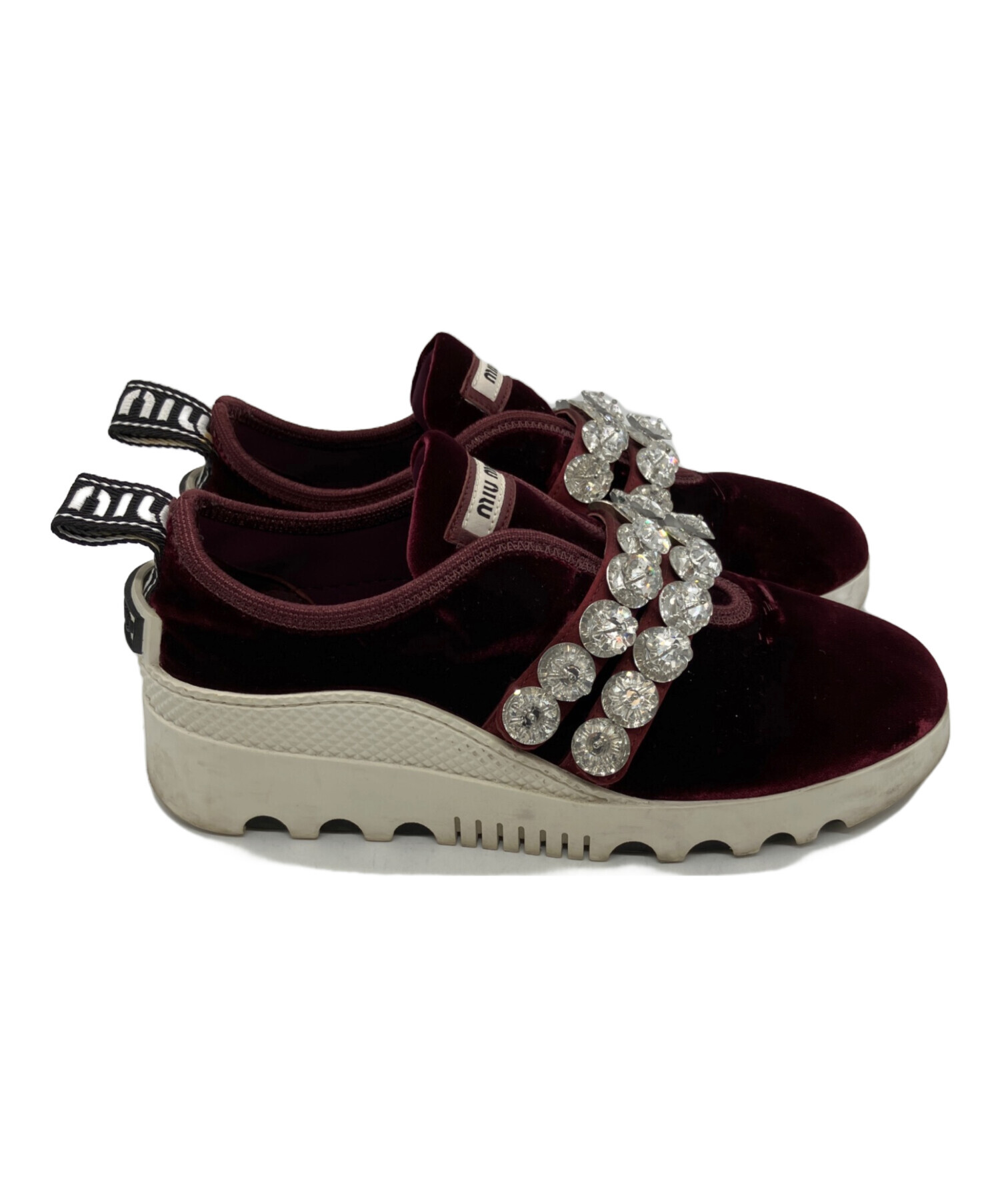 虎様Miu Miu スエード スニーカー ボルドー 中古・古着通販】MIU MIU (ミュウミュウ) ビジューベロアスニーカー