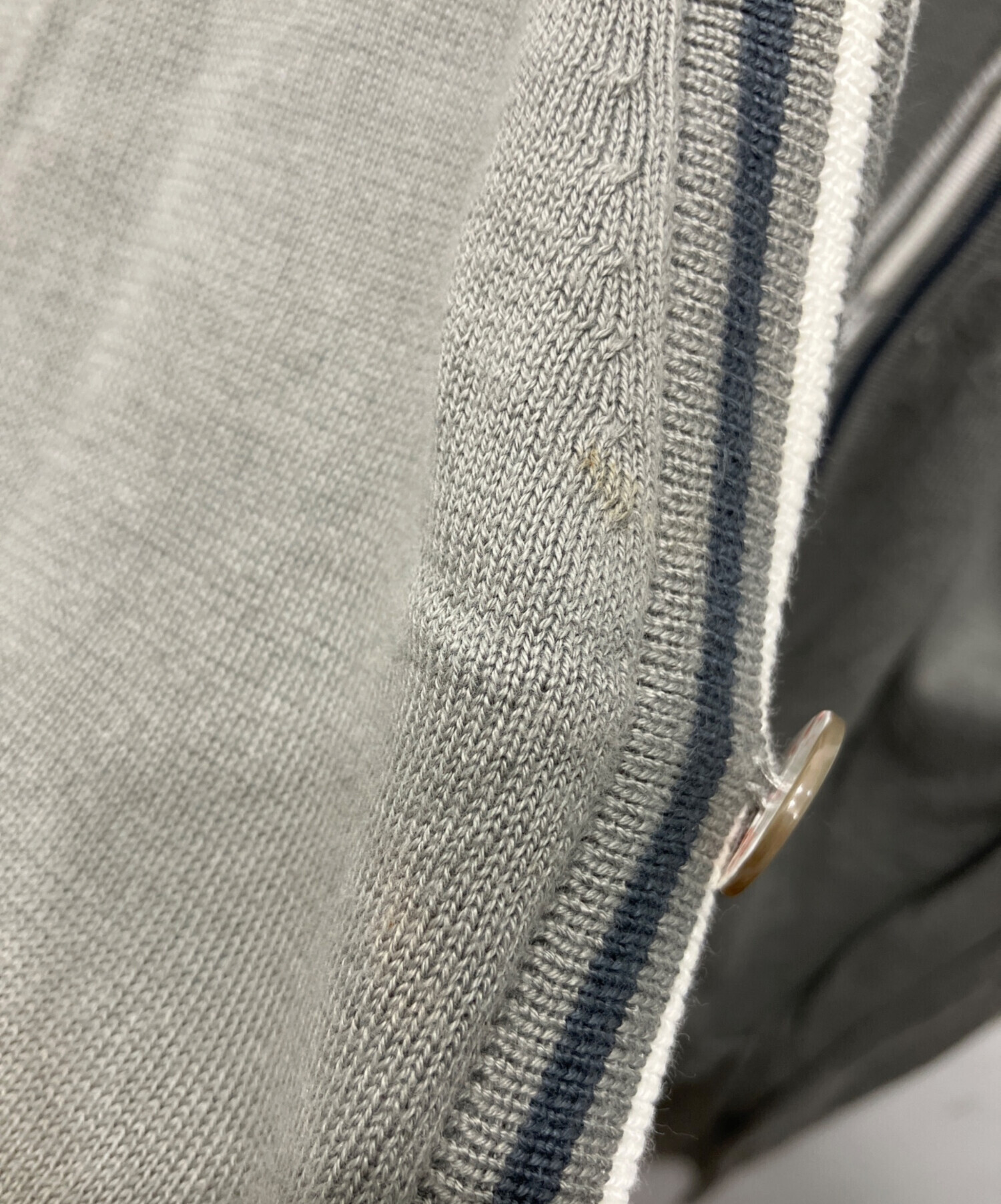 中古・古着通販】LACOSTE (ラコステ) Vネックカーディガン グレー