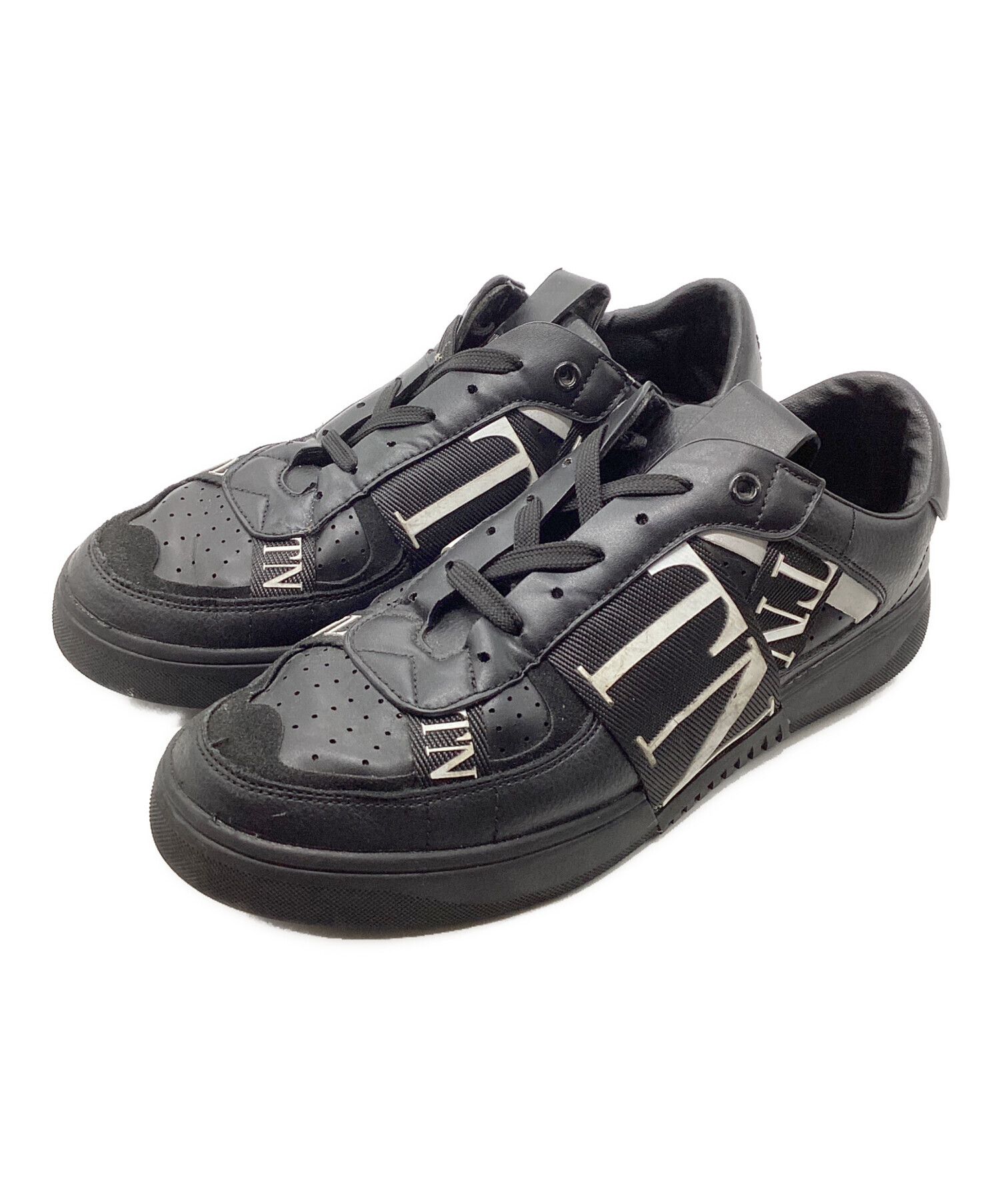 VALENTINO ブラックスニーカー 中古・古着通販】VALENTINO (ヴァレンティノ) ローカットスニーカー