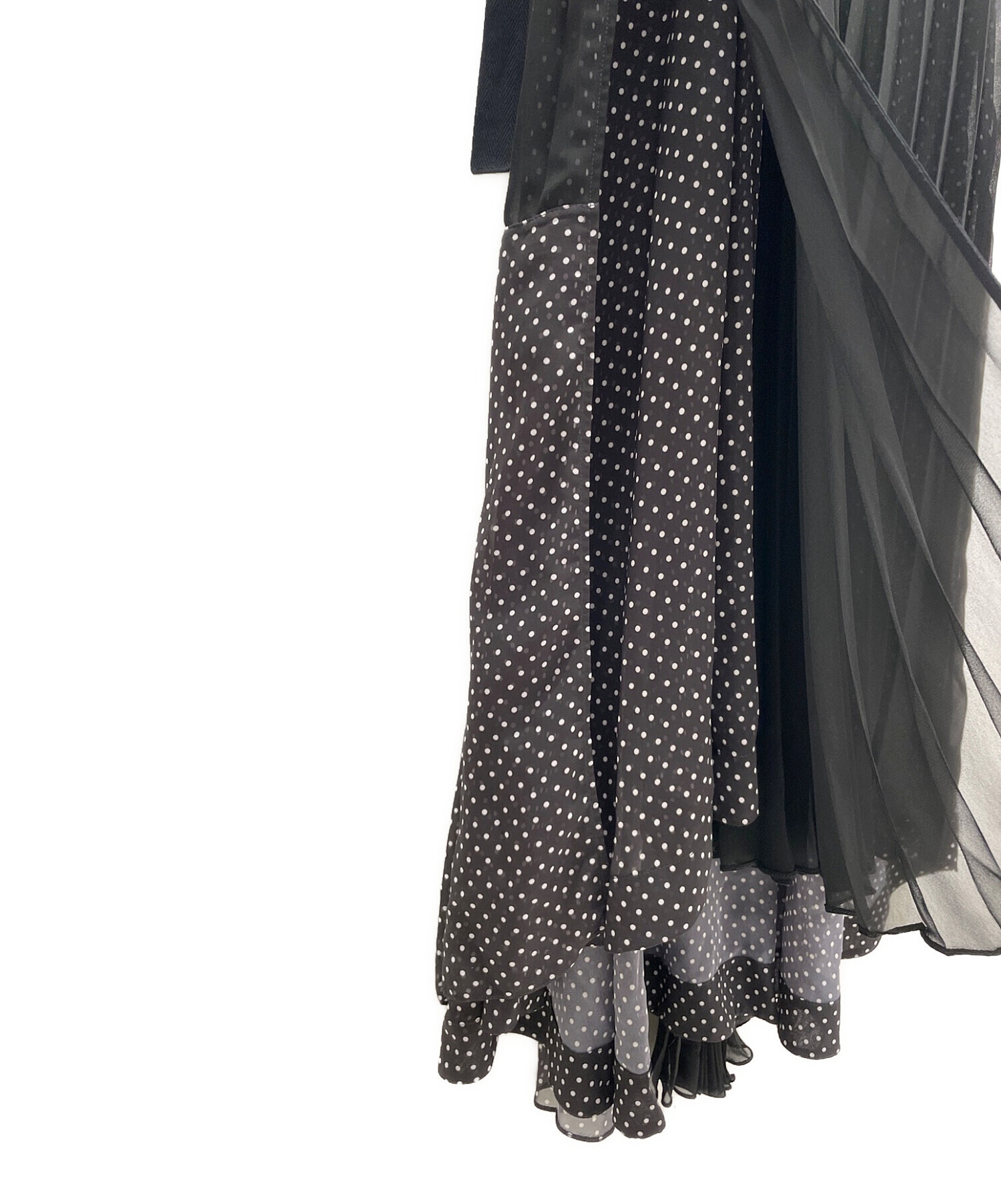 美品 LOEWE ロエベ 金ボタン プリーツワンピース ブラック 美品 LOEWE ロエベ 金ボタン プリーツワンピース ブラック