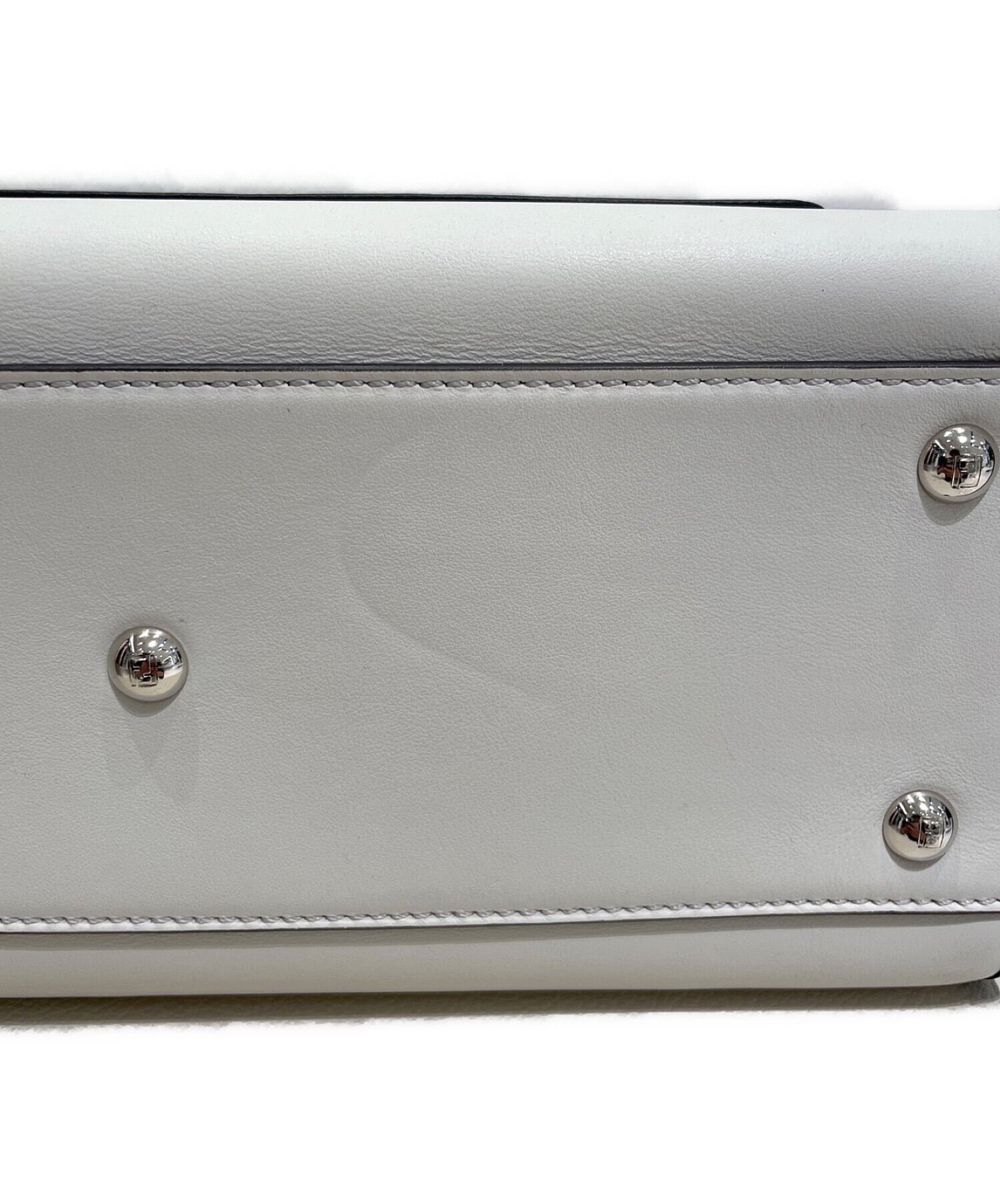 美品 FENDI フェンディ 8BH344 ラナウェイ スモール ホワイト 美品 FENDI フェンディ 8BH344 ラナウェイ スモール ホワイト - メルカリ