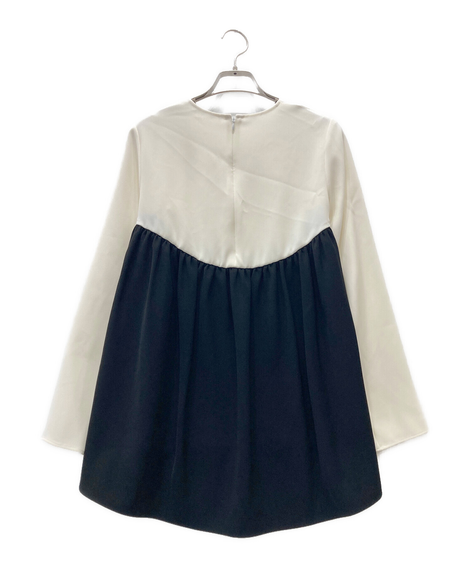 【未使用級】 ヨーコチャン バックギャザーブラウス 近年モデル ネイビー 36 未使用級】 ヨーコチャン バックギャザーブラウス 近年モデル