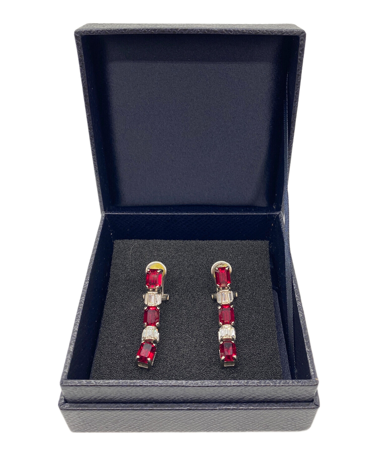 中古・古着通販】PRADA (プラダ) ビジューイヤリング レッド