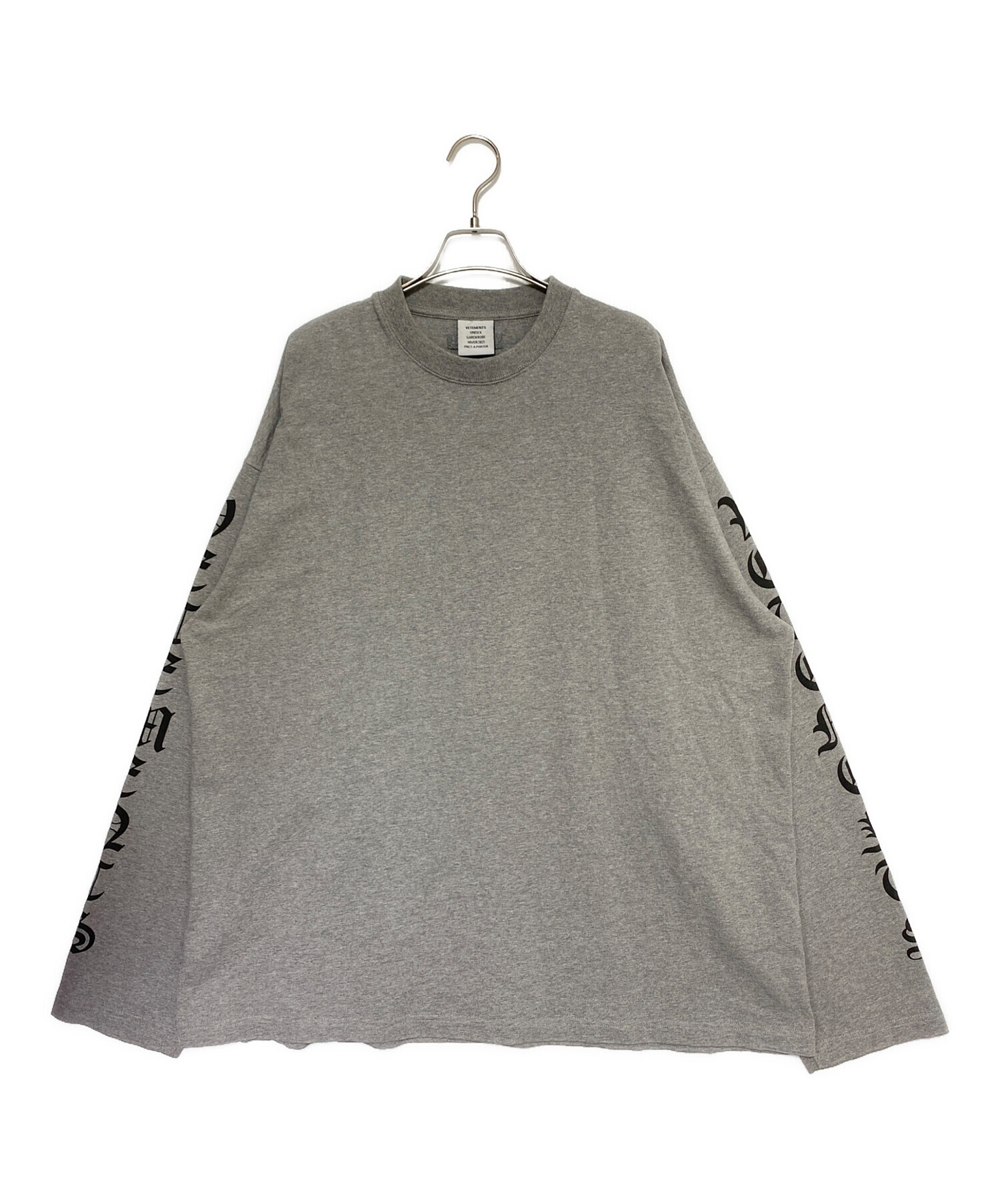 中古・古着通販】VETEMENTS (ヴェトモン) Gothic Font Longsleeve Tee 