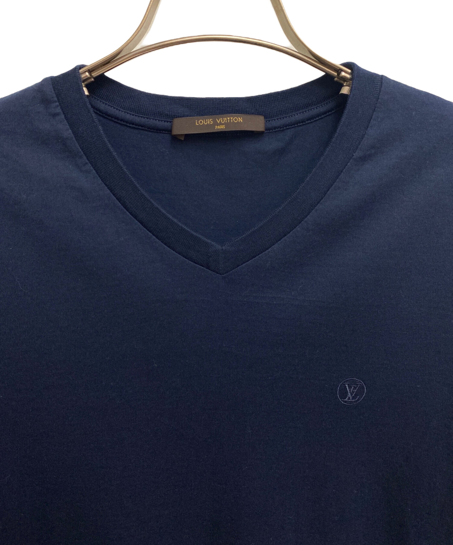 中古・古着通販】LOUIS VUITTON (ルイ ヴィトン) LVロゴVネックTシャツ 