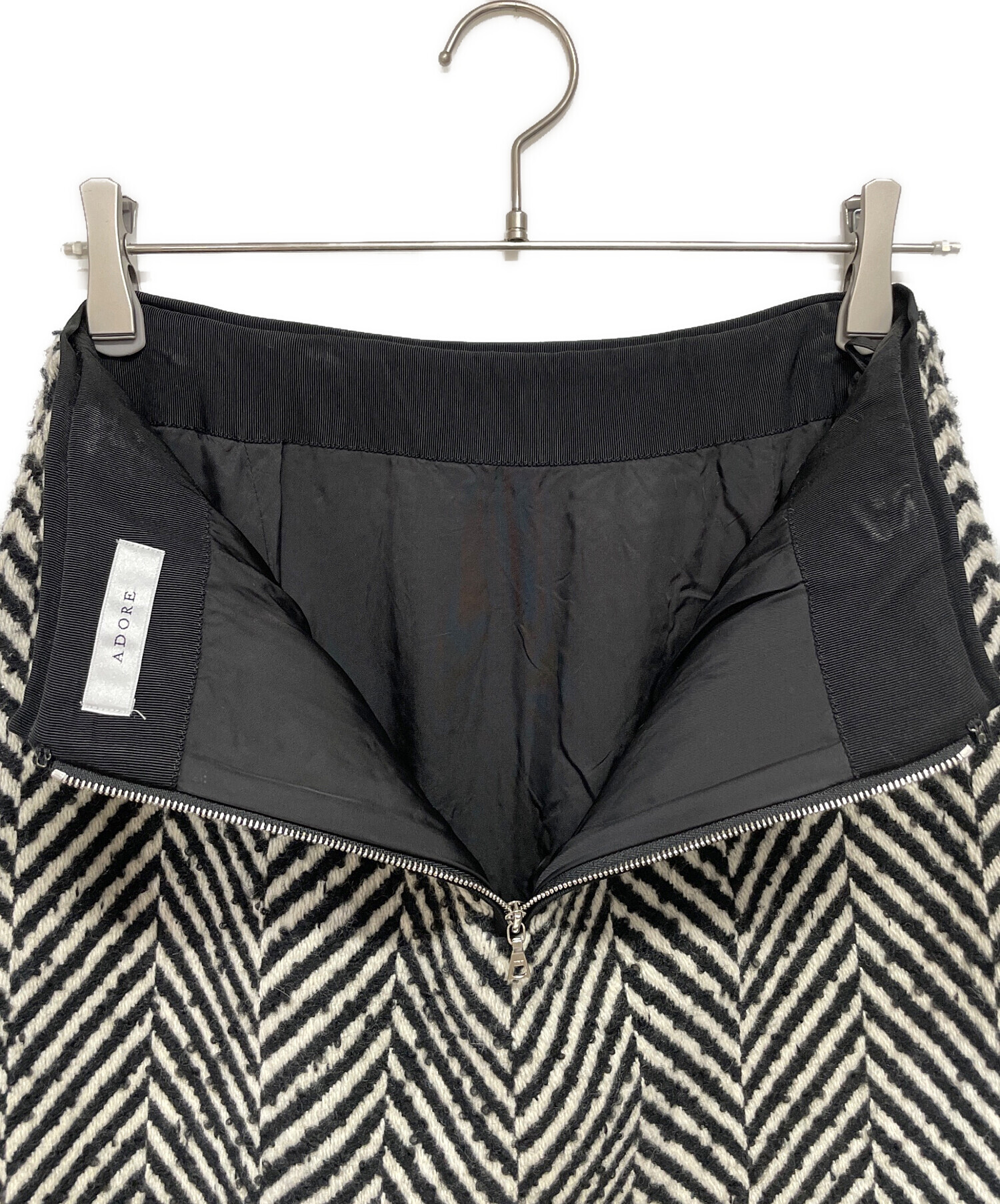 美品 アドーアADORE ヘリンボーンツィードスカート 近年モデル 36 アドーア ADORE ヘリンボーンツィードスカート （ブラック