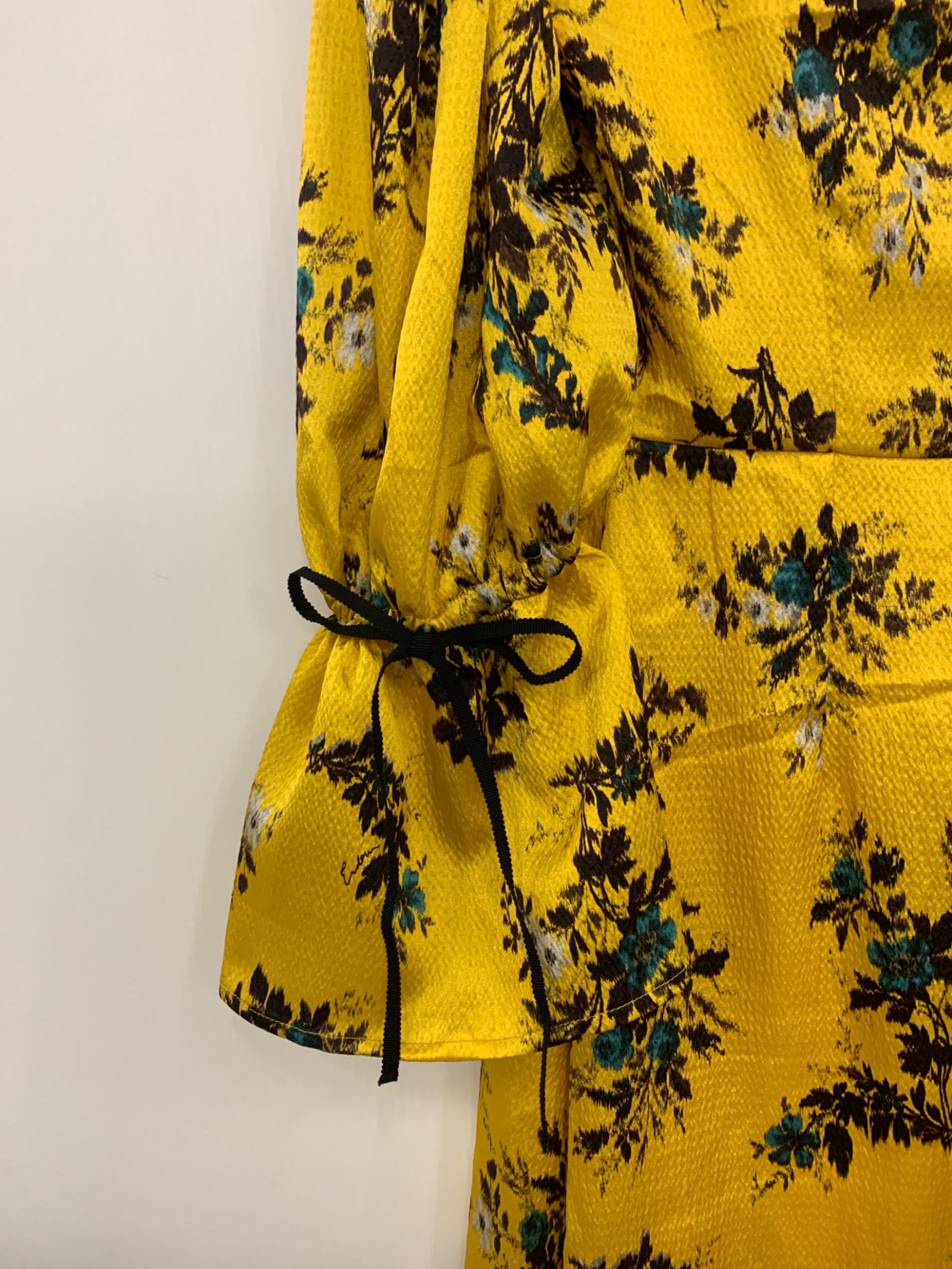 中古・古着通販】ERDEM (アーデム) EVA FLORAL PRINT V-NECK SATIN