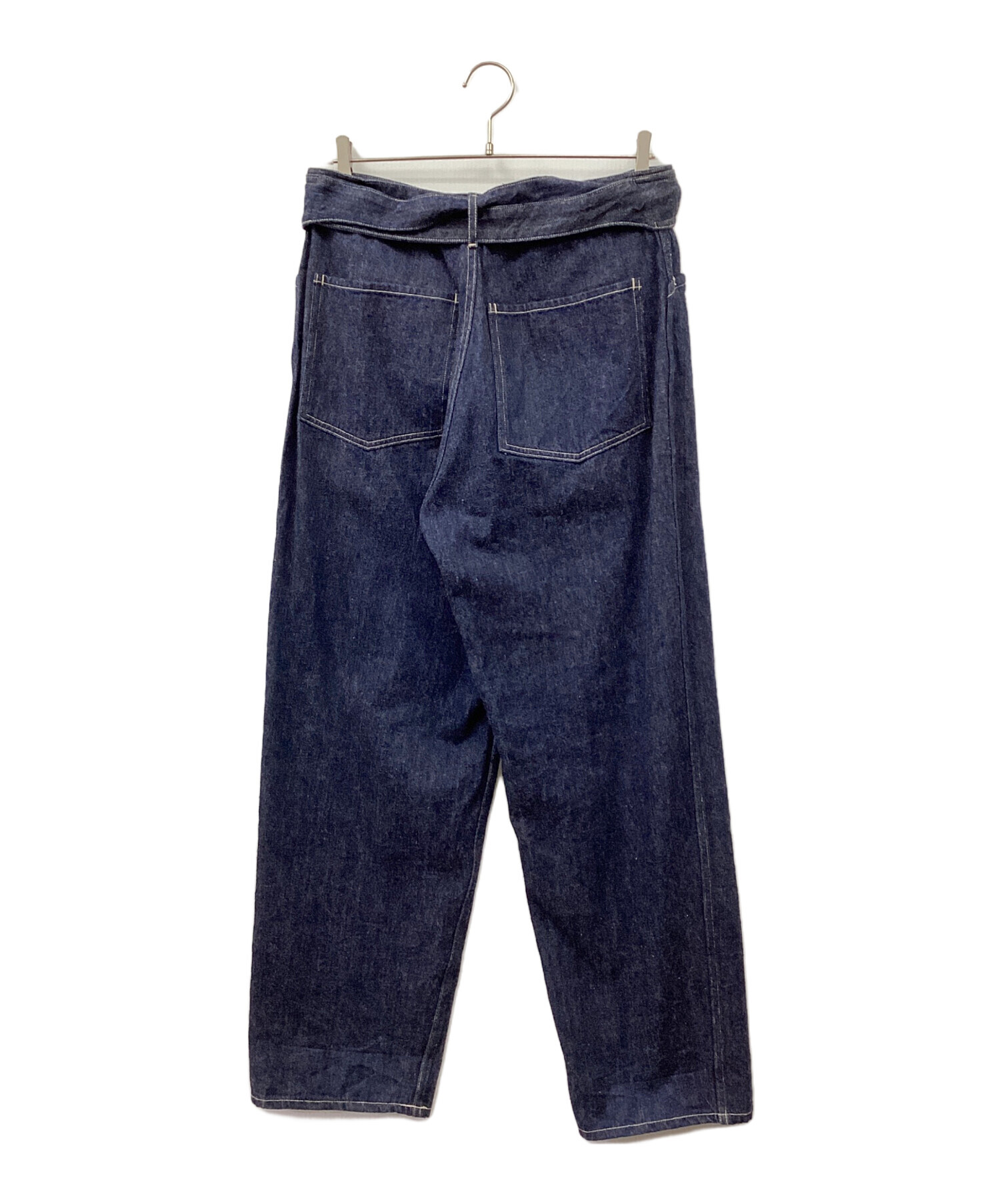 comoli ベルテッドデニム インディゴ 中古・古着通販】COMOLI (コモリ) デニムベルテッドパンツ インディゴ