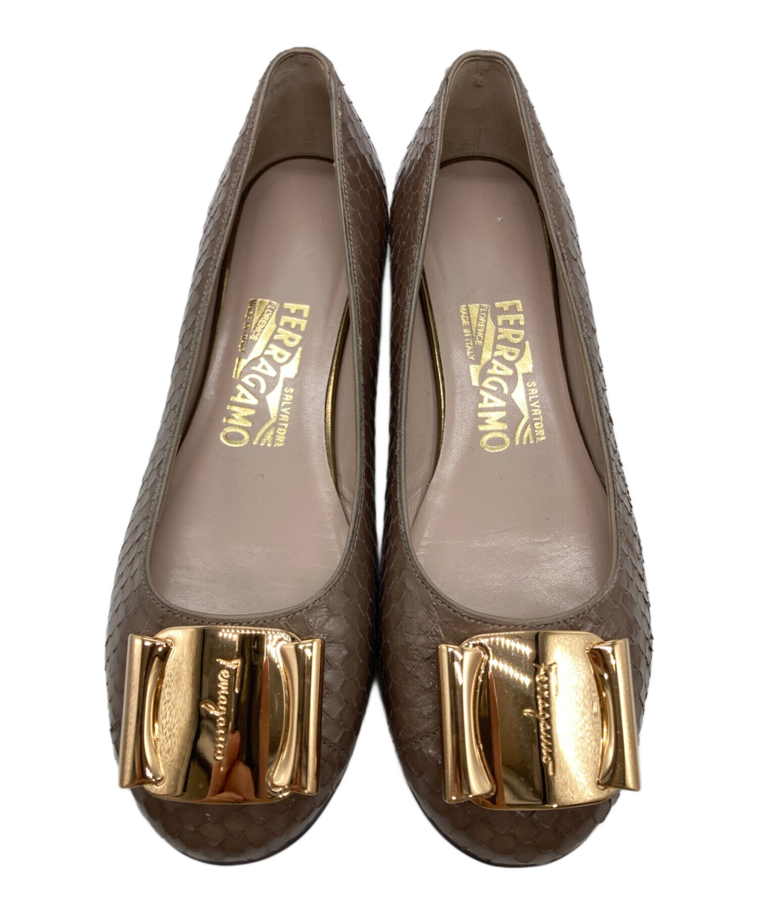 Salvatore Ferragamo ベージュフラットシューズ Ferragamo フラット 