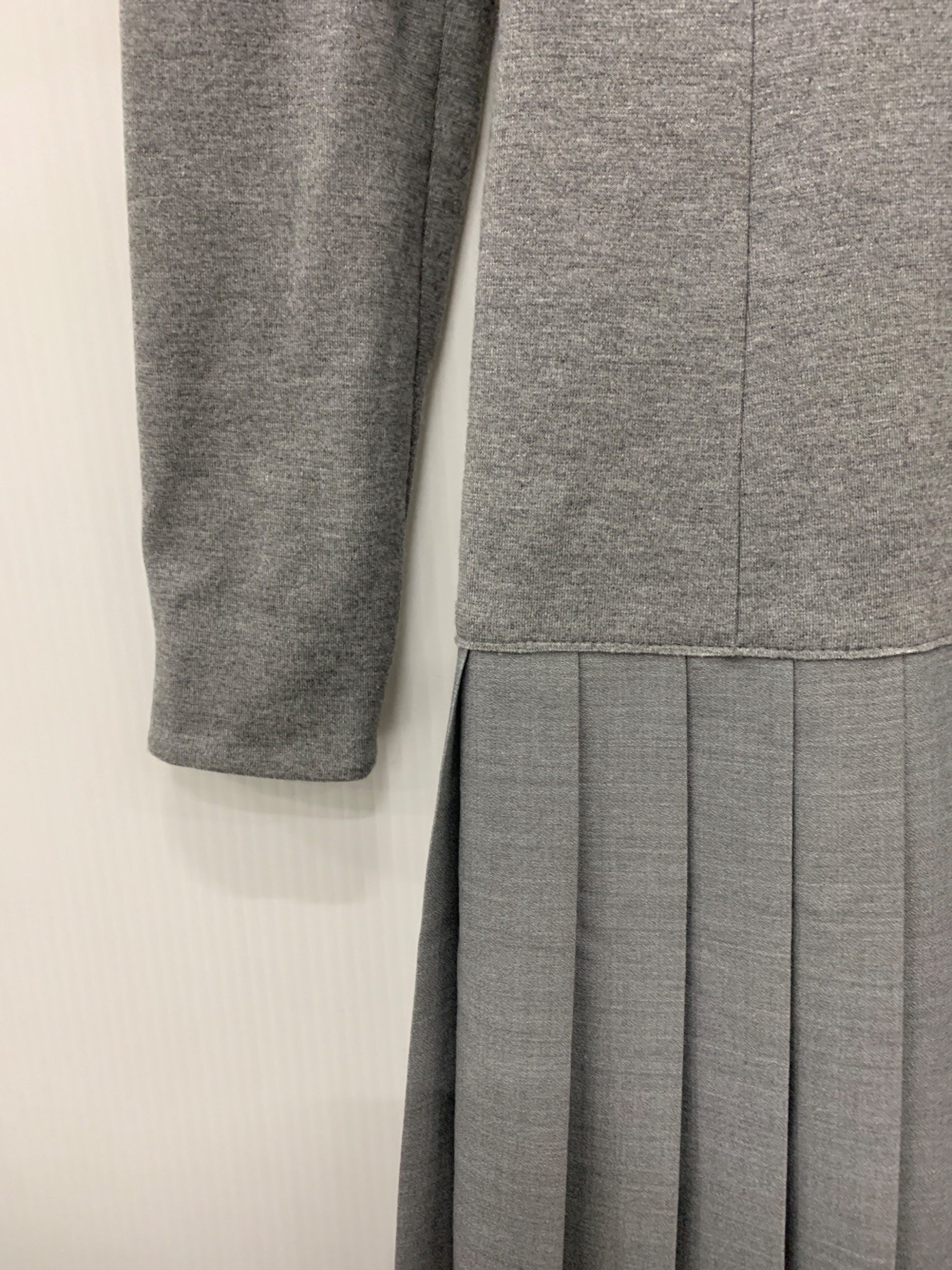 中古・古着通販】AKRIS (アクリス) プリーツワンピース グレー サイズ