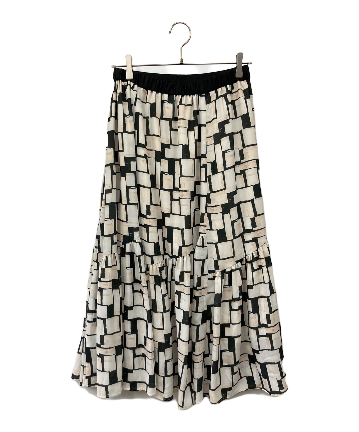 新品タグ付✨23区 ARGENTIコラージュプリント ティアードスカート 38 新品タグ付✨23区 ARGENTIコラージュプリント ティアードスカート 38