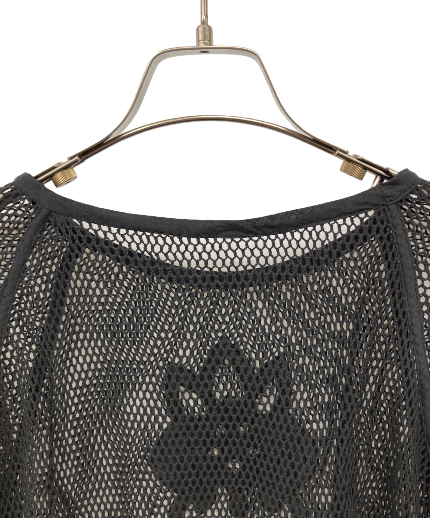 中古・古着通販】anuke (アンヌーク) Embroidery Mesh Tops ブラック