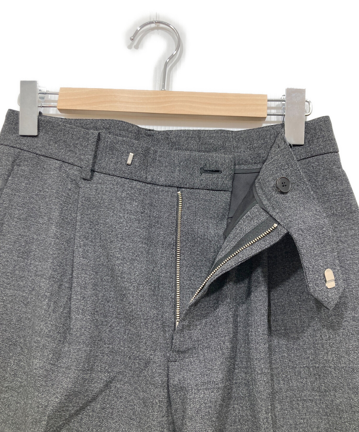 中古・古着通販】ATON (エイトン) ウールタックパンツ グレー サイズ:2