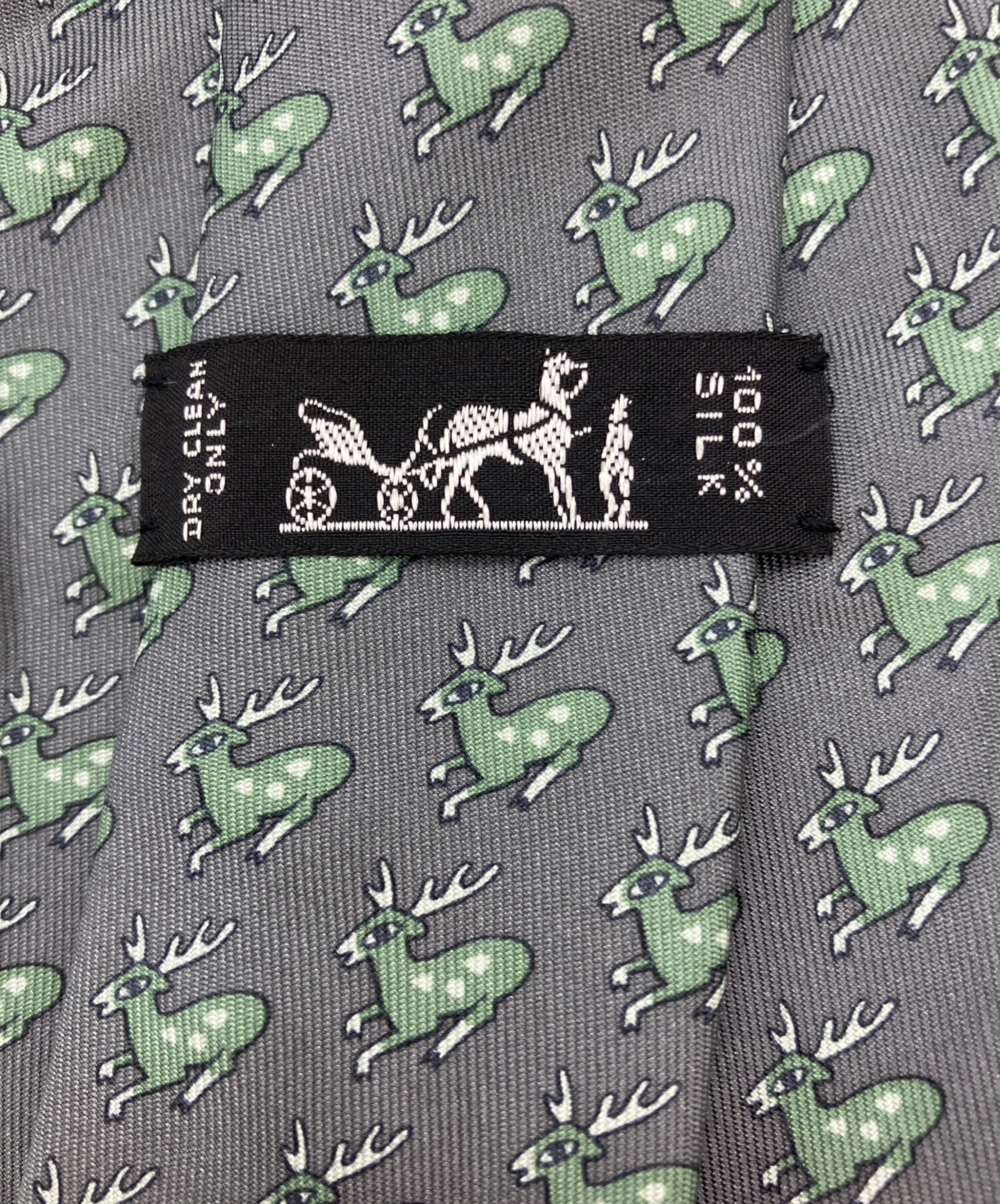 HERMES ネクタイ グレー パターン柄 総柄 中古・古着通販】HERMES (エルメス) 鹿柄ネクタイ グレー サイズ:無し