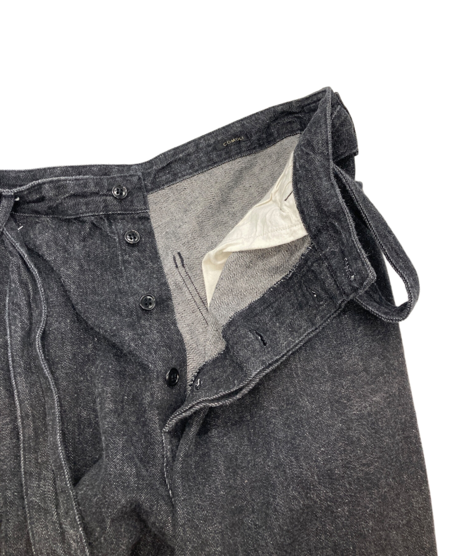 中古・古着通販】COMOLI (コモリ) デニムベルテッドパンツ ブラック