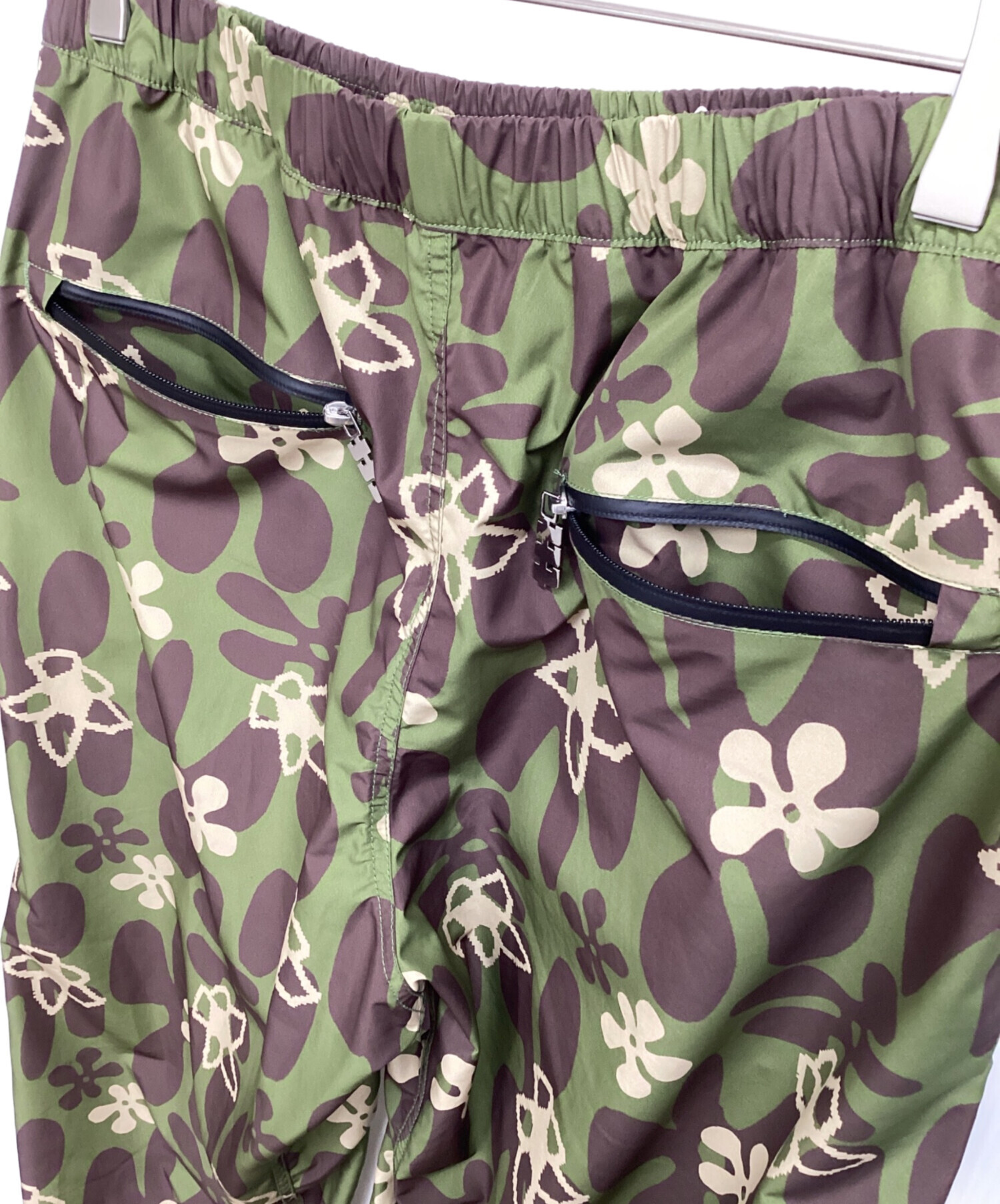 【タグ付】TTT MSW 24SS ナイロンパンツ 花柄チャーム 緑 M 中古・古着通販】TTT MSW (ティー) フラワーカモトラックパンツ