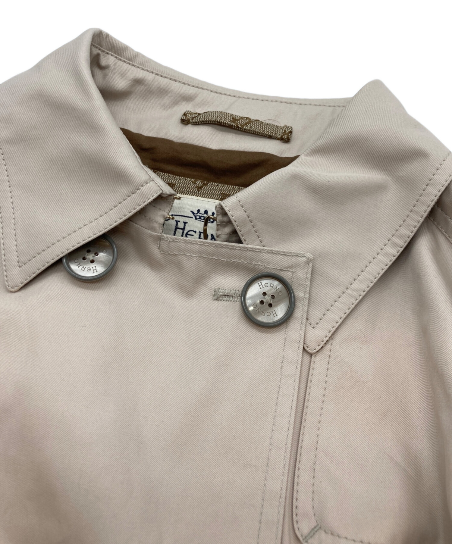 美品 ヘルノ ESTERNO OUTSIDE ノーカラーコート 薄手 44 中古・古着通販】HERNO (ヘルノ) ギャバジントレンチコート ベージュ