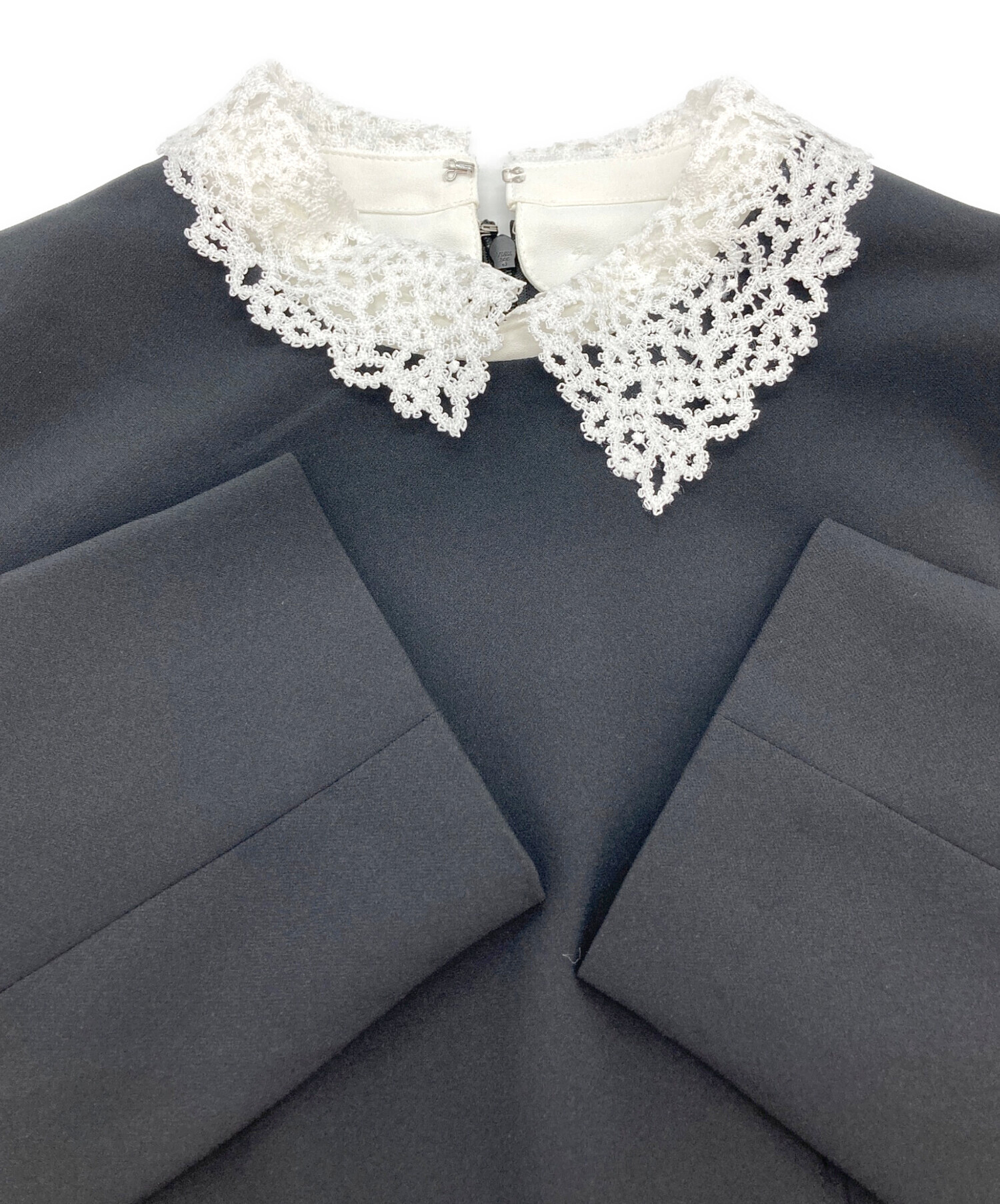 CELFORD エンブロイダリーカラータイトワンピ CELFORD（セルフォード）の「エンブロイダリーカラータイトワンピ