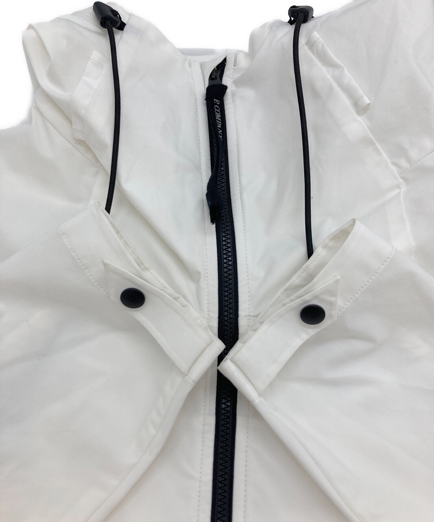 C.P COMPANY シーピーカンパニー コート（その他） XL 白 【古着】【中古】【送料無料】 中古・古着通販】C.P COMPANY (シーピーカンパニー) PRO-TEK HOODED