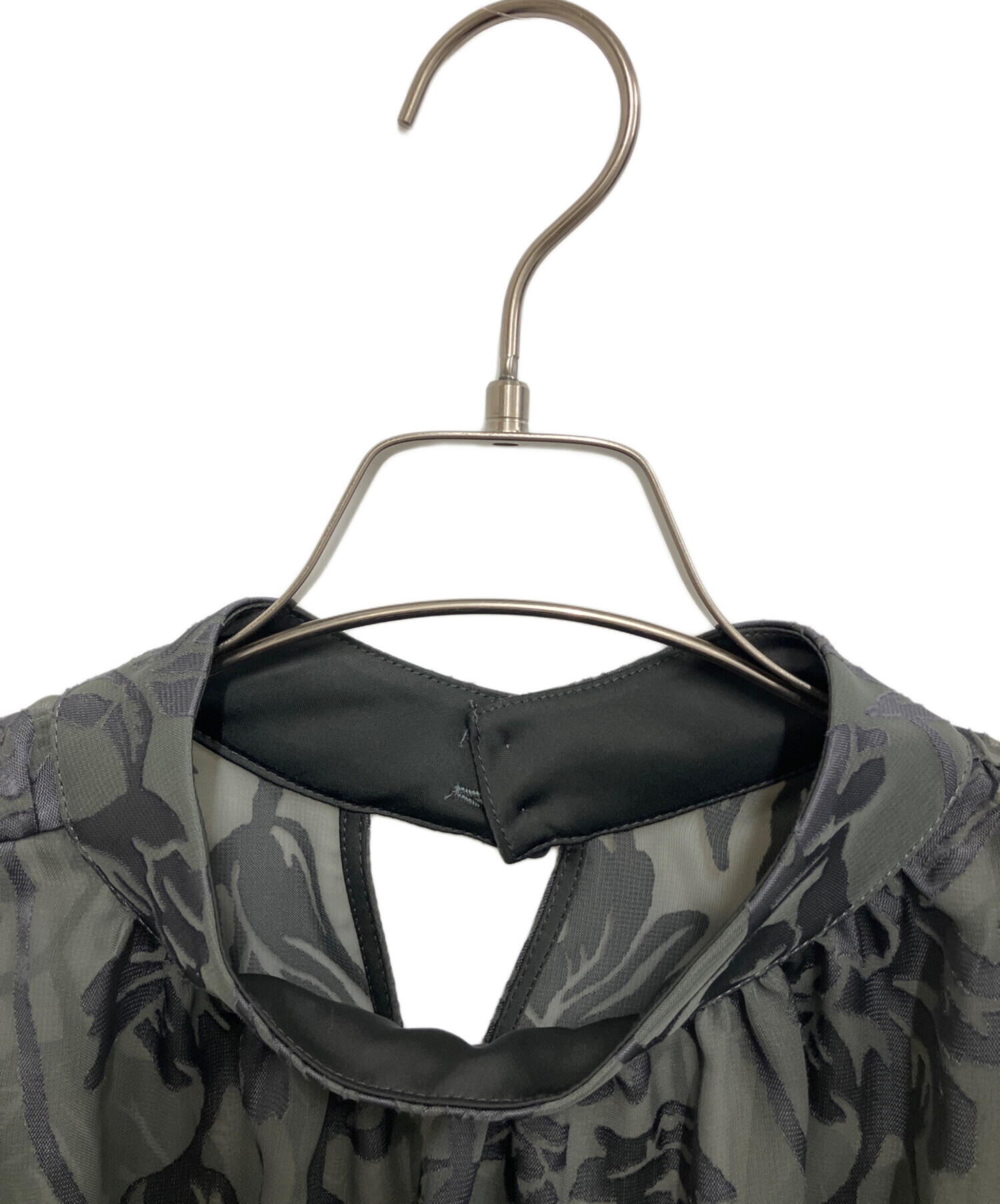 2wayオパールスタンドカラーブラウス anuans CHARCOAL GREY アニュアンス anuans 2wayオパールスタンドカラーブラウス （CHARCOAL