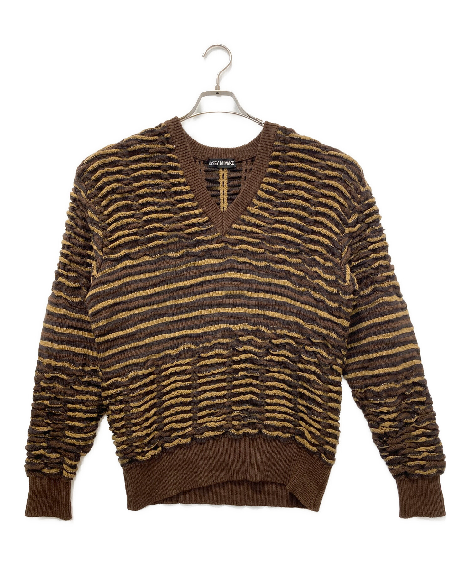 中古・古着通販】ISSEY MIYAKE (イッセイミヤケ) Vネック3D 中古・古着通販】ISSEY MIYAKE (イッセイミヤケ) Vネック3D