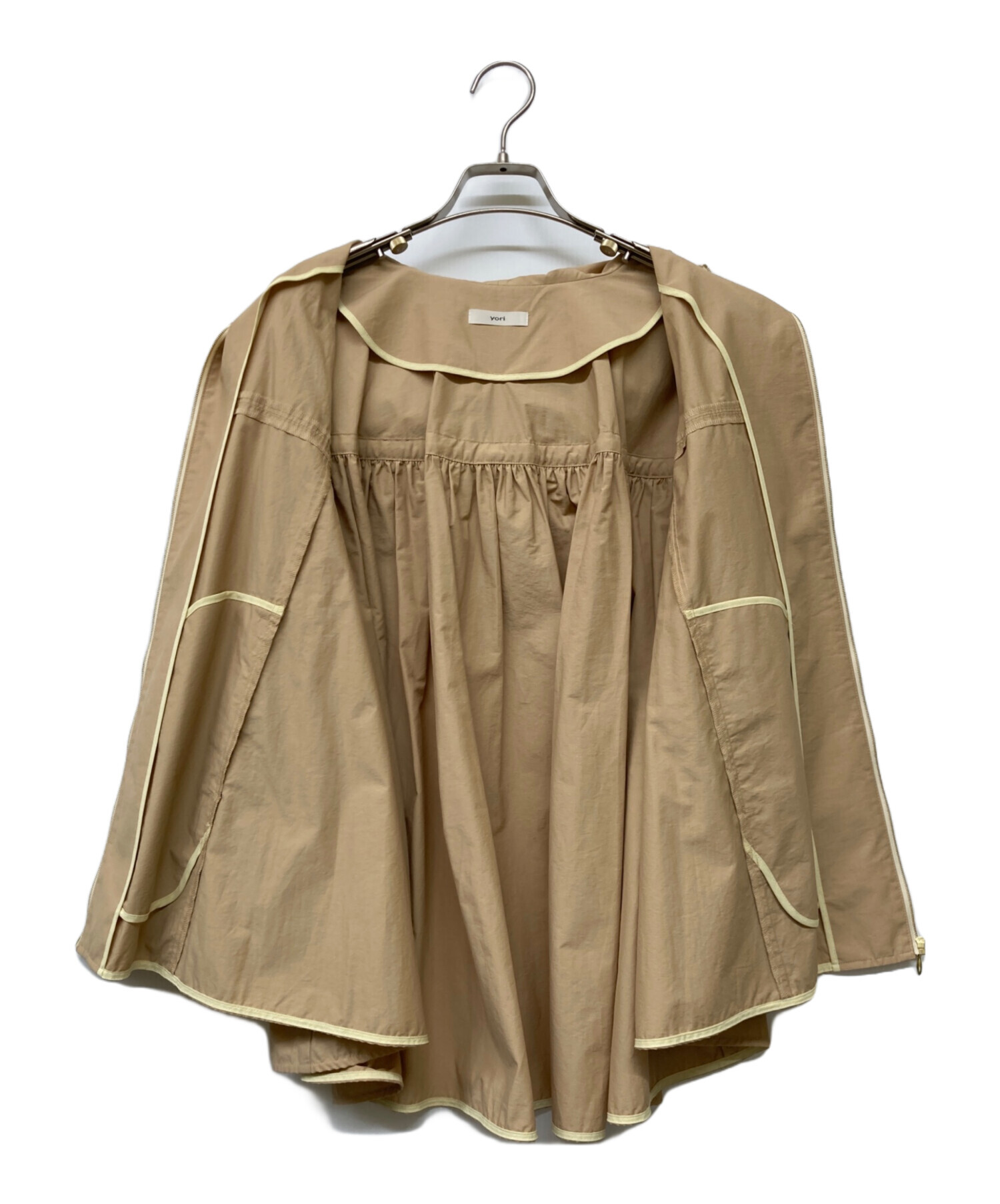 yori ヨリ バックギャザー撥水パーカー 中古・古着通販】YORI (ヨリ) バックギャザー撥水パーカー ベージュ