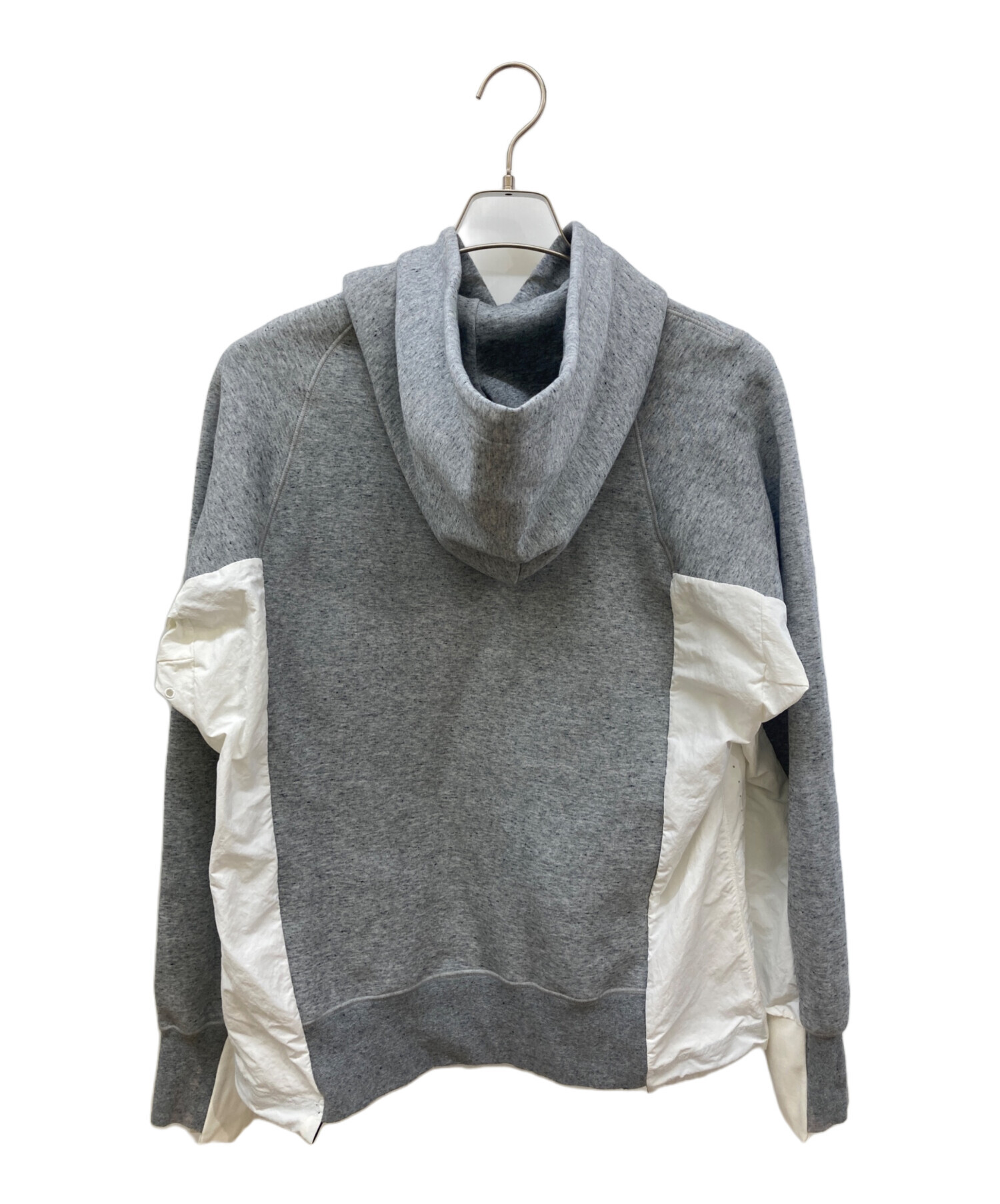 sacai×NIKE グレー フーディー　Lサイズ ナイキ×サカイ グレー×ホワイト 2WAY ジップアップパーカー NIKE