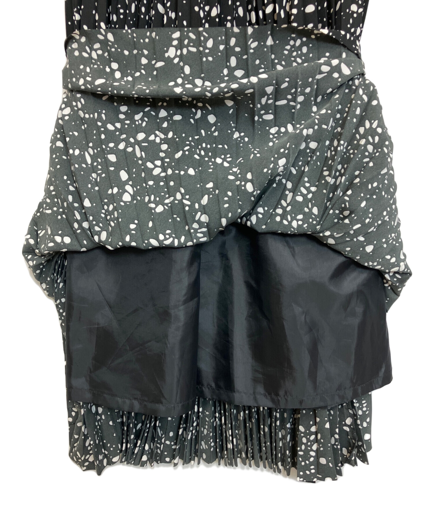 中古・古着通販】HYKE (ハイク) PEBBLE PRINTED MAXI DRESS ブラック