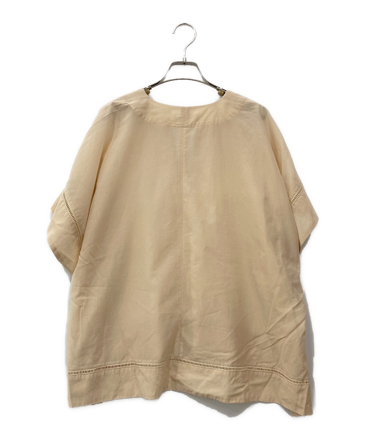 SACRA サクラ ブラウス M ベージュ 【古着】【中古】【送料無料】 中古・古着通販】SACRA (サクラ) スクエアポンチョシルエットブラウス