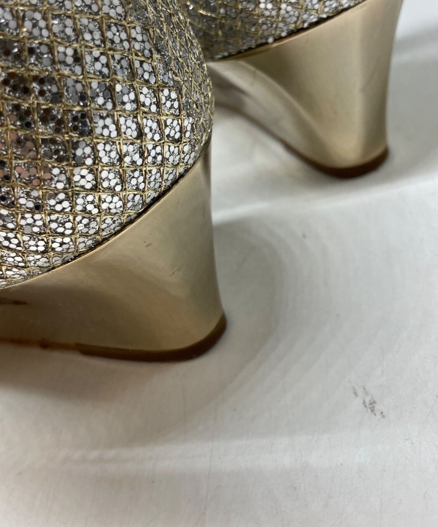 JIMMY CHOO ジミーチュウ　グリッター　クラッチ　シルバー/ゴールド 中古・古着通販】JIMMY CHOO (ジミーチュウ) グリッターサンダル