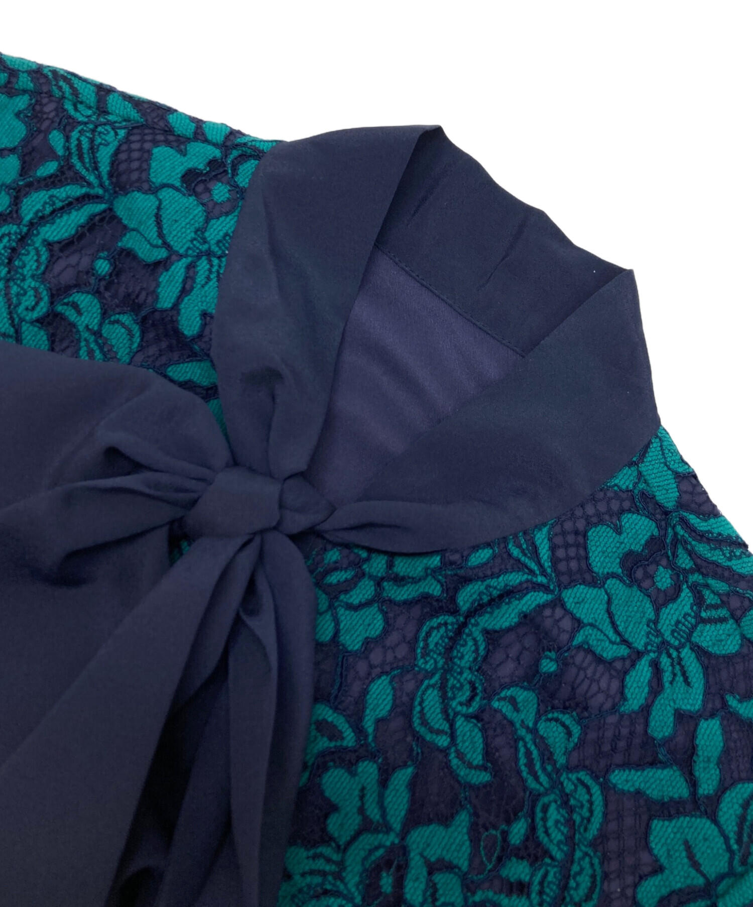 Grace continental 長袖ワンピースボータイ付き　サイズ36 Grace continental 長袖ワンピースボータイ付き サイズ36 フラワー