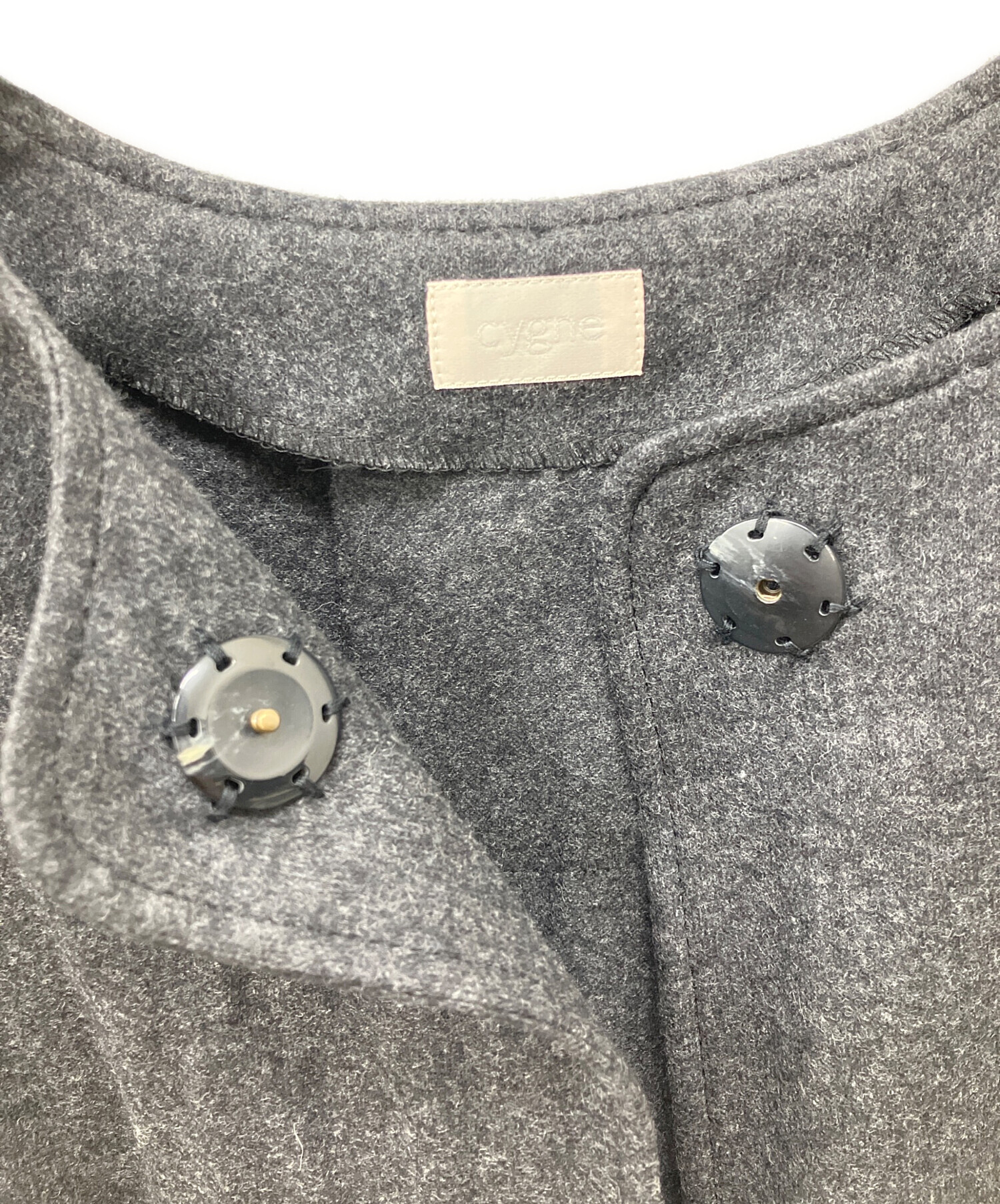 中古・古着通販】cygne (シーニュ) スカラップケープコート グレー