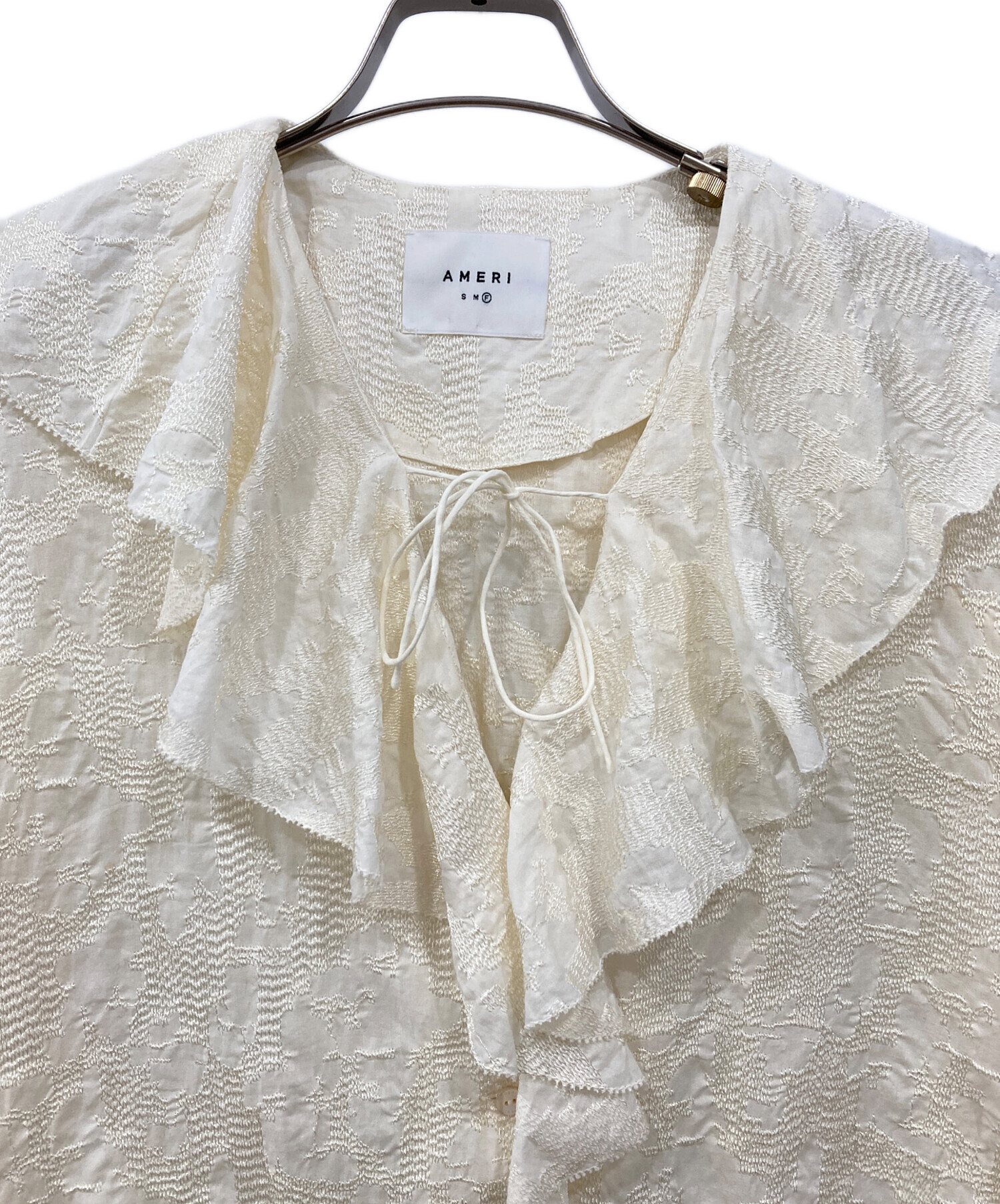 中古・古着通販】AMERI (アメリ) 2WAY EMBROIDERY RUFFLE BLOUSE