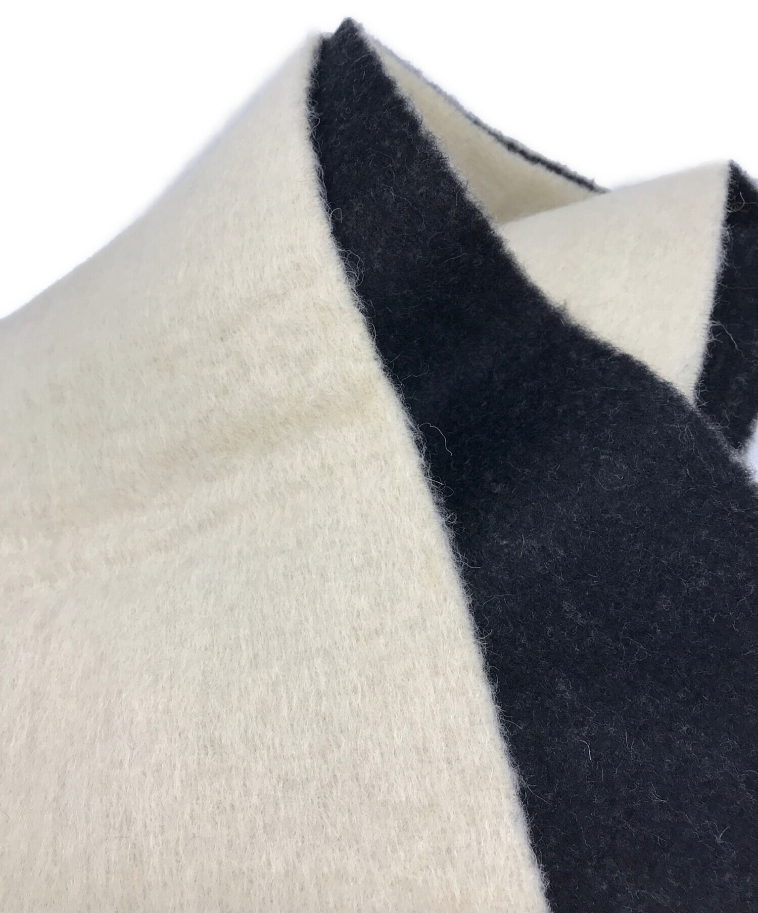 新品　BURBERRY バーバリー ジャガードスカーフ マフラー ロゴ ウール 楽天市場】BURBERRY バーバリー SCARF LOGO 140×140 カラー3色