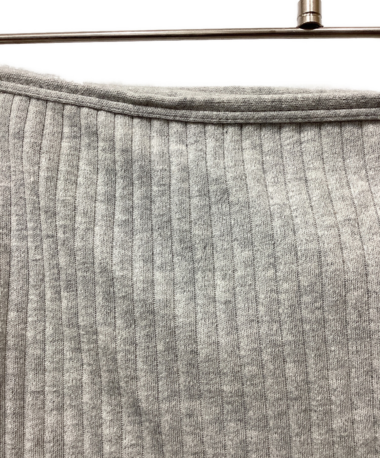 【未使用に近い】BASErangeベースレンジ ニットスカート 中古・古着通販】BASERANGE (ベースレンジ) リブラップスカート グレー