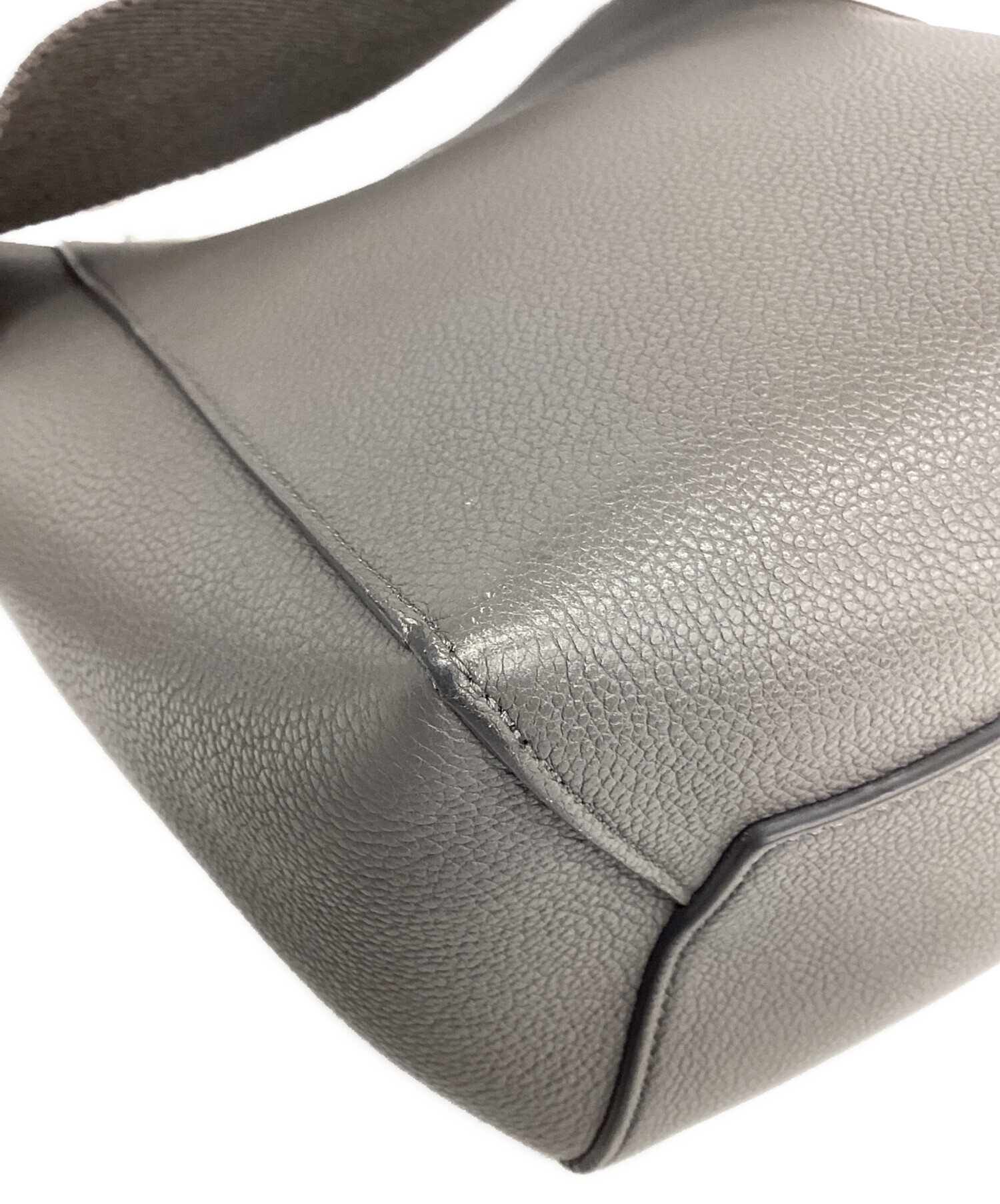 セリーヌ CELINE サングル バケット スモール ショルダーバッグ レザー グレージュ 中古 新入荷 OB2738 CELINE（セリーヌ） サングル バケットバッグ ミディアム 肩掛け ワン